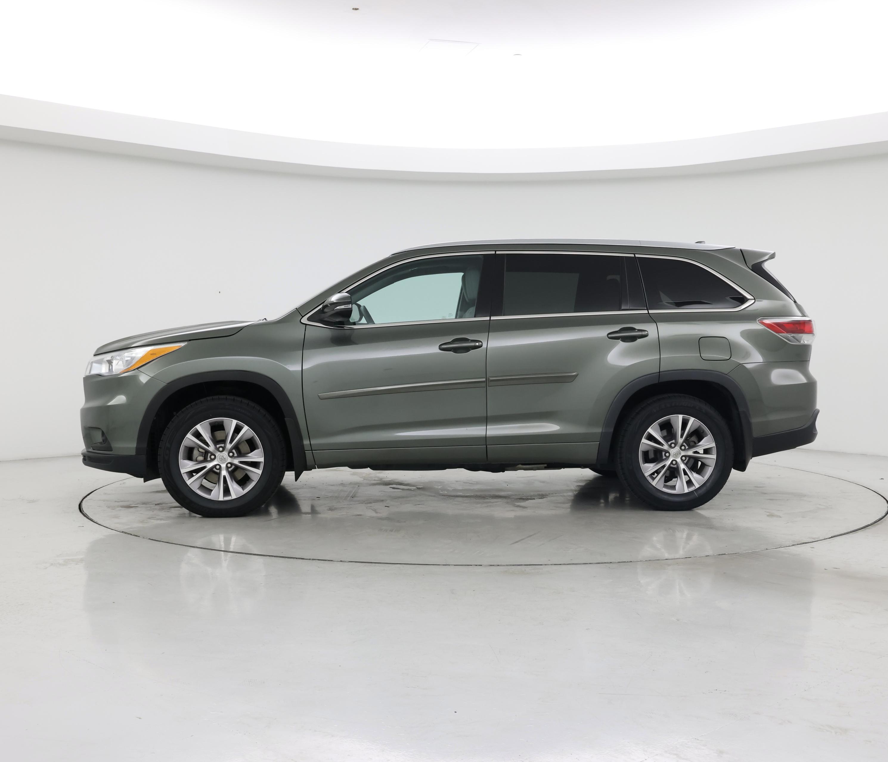 Thumbnail: 2015 Toyota Highlander - 3