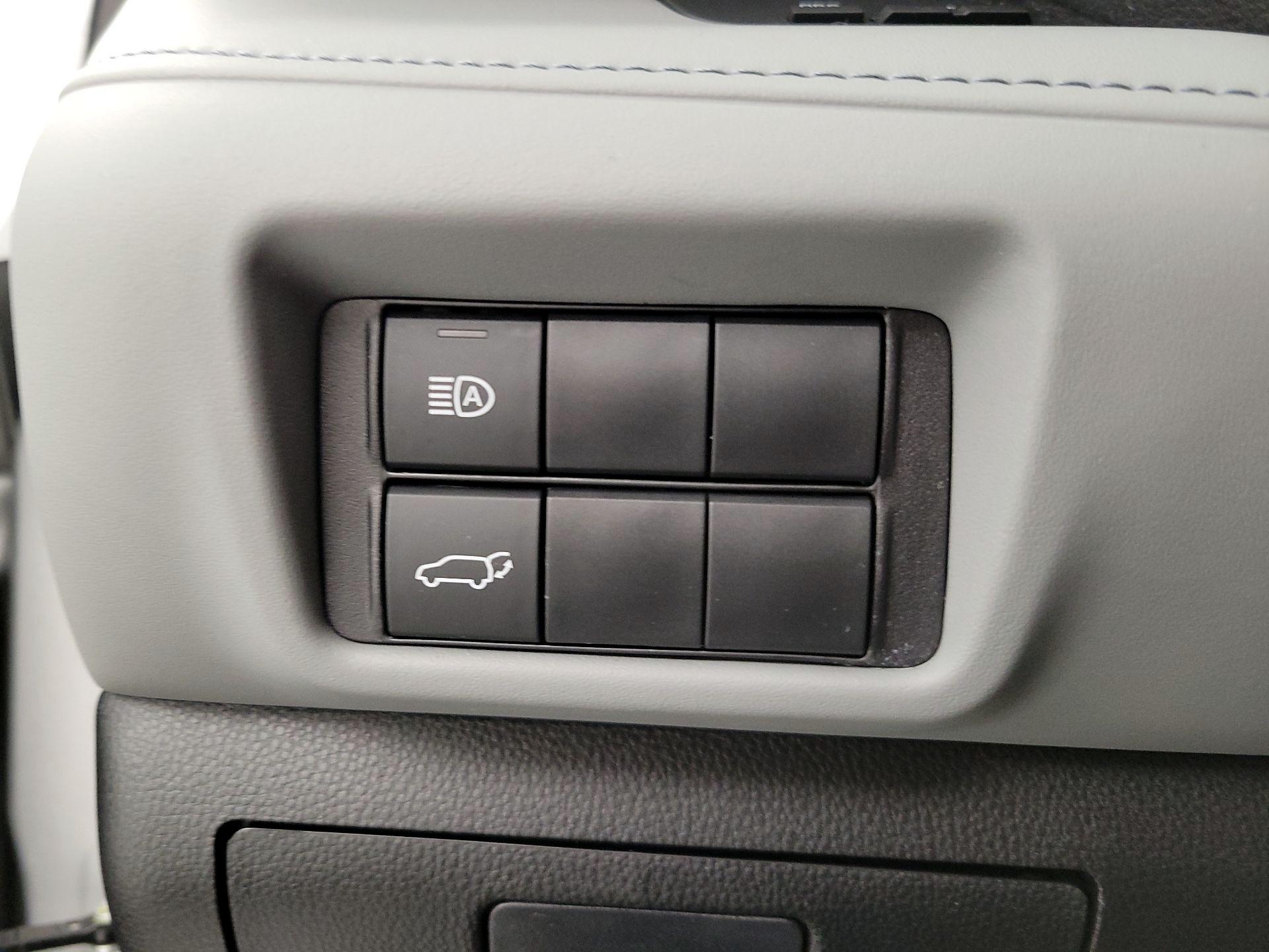 Thumbnail: 2023 Toyota Highlander - 13