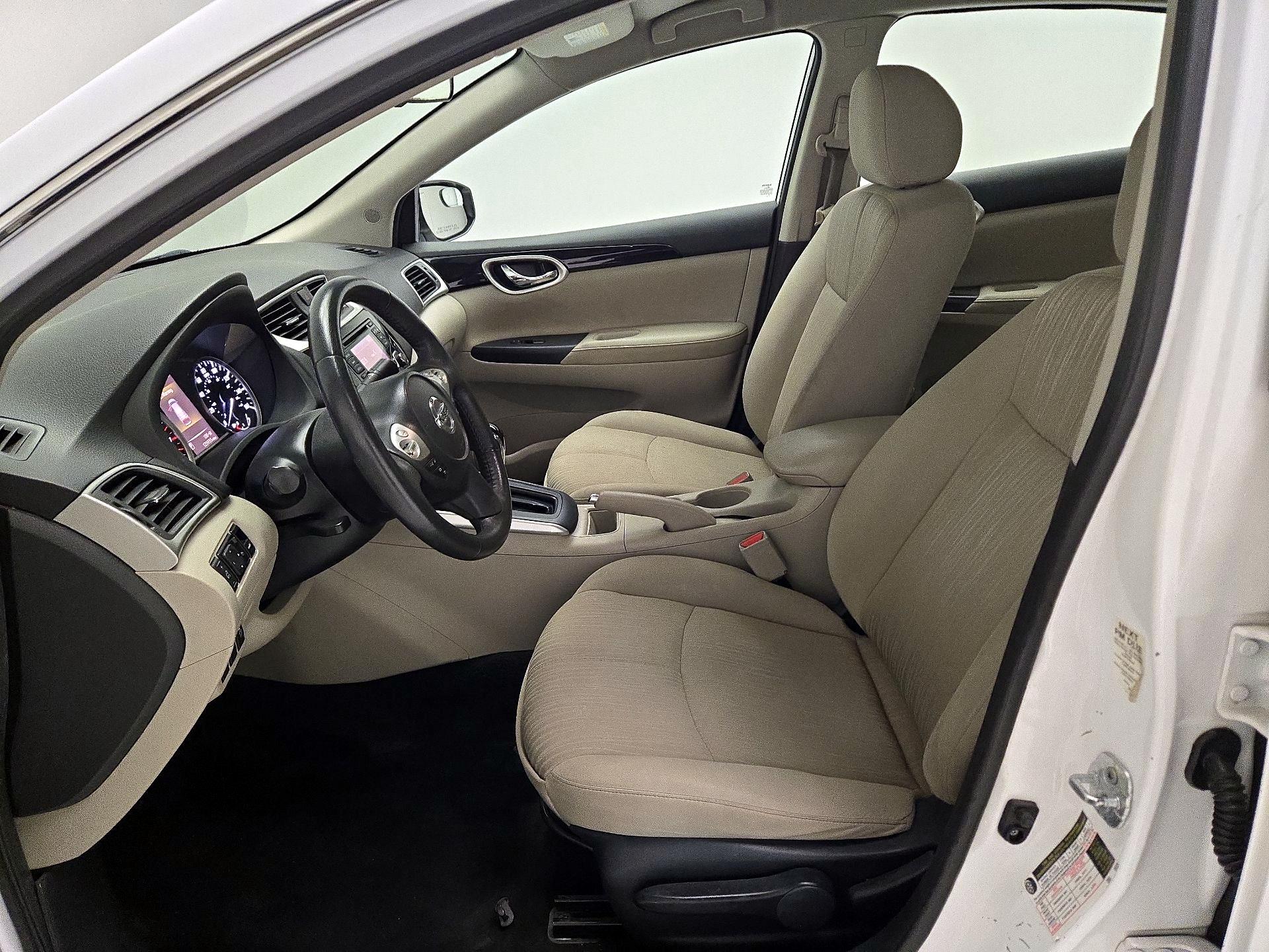 Thumbnail: 2016 Nissan Sentra - 11