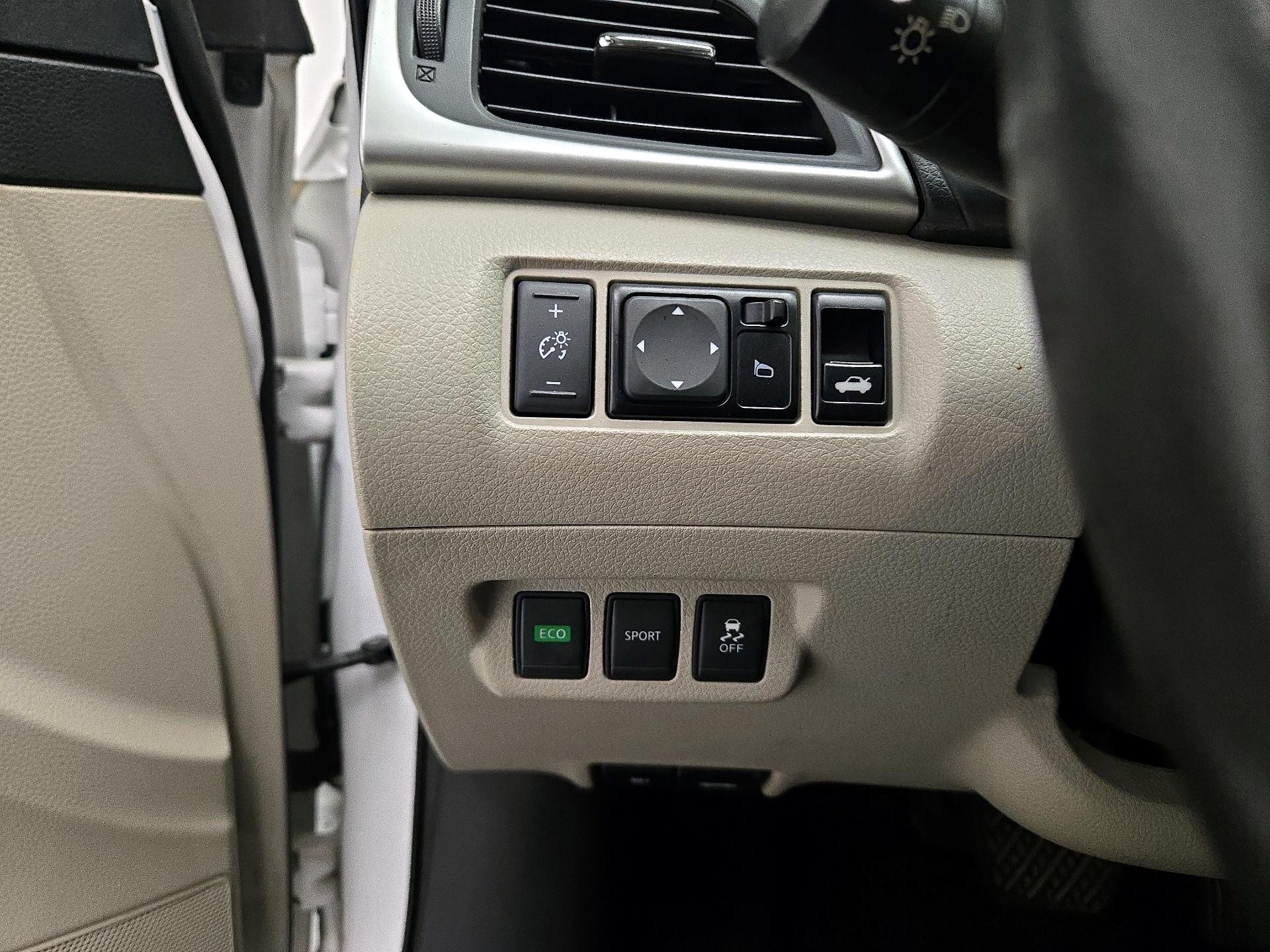 Thumbnail: 2016 Nissan Sentra - 13
