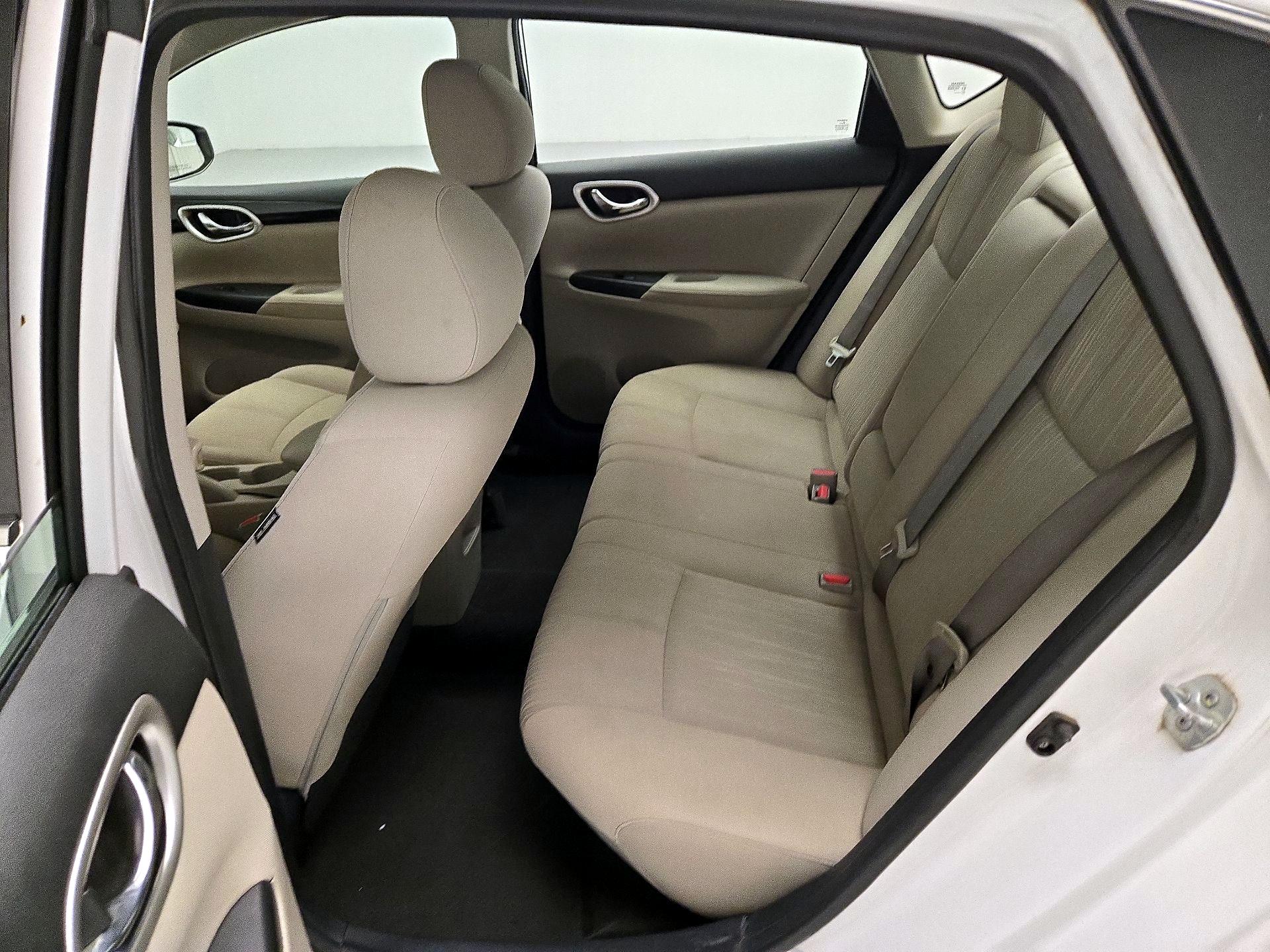 Thumbnail: 2016 Nissan Sentra - 18