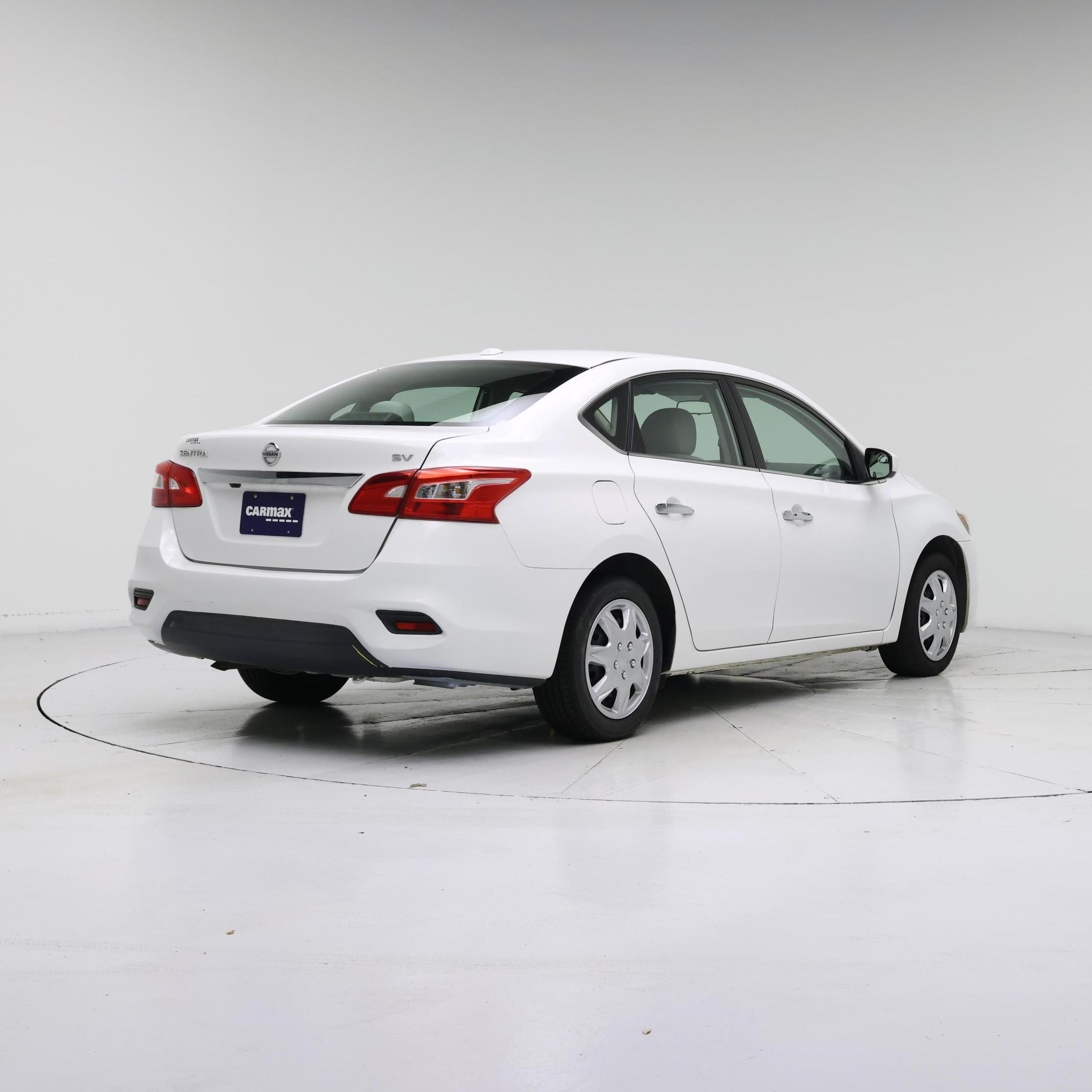 Thumbnail: 2016 Nissan Sentra - 8
