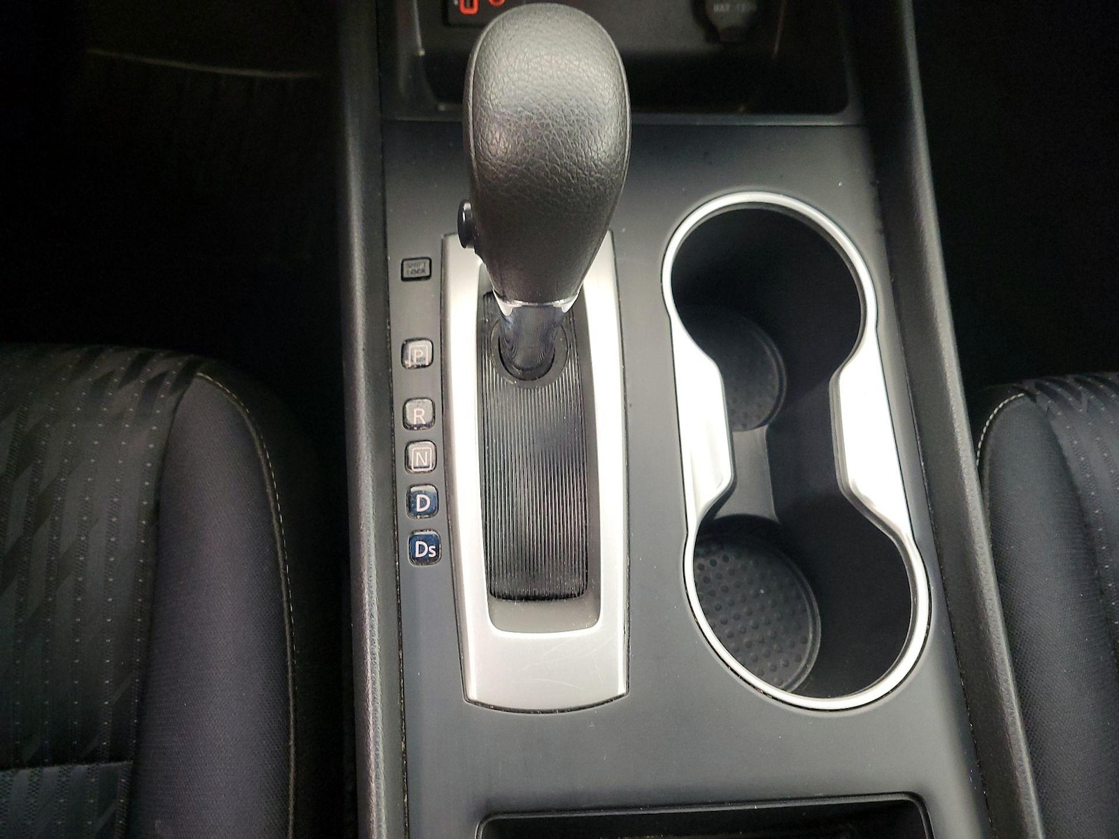 2017 Nissan Altima SV - Photo 18