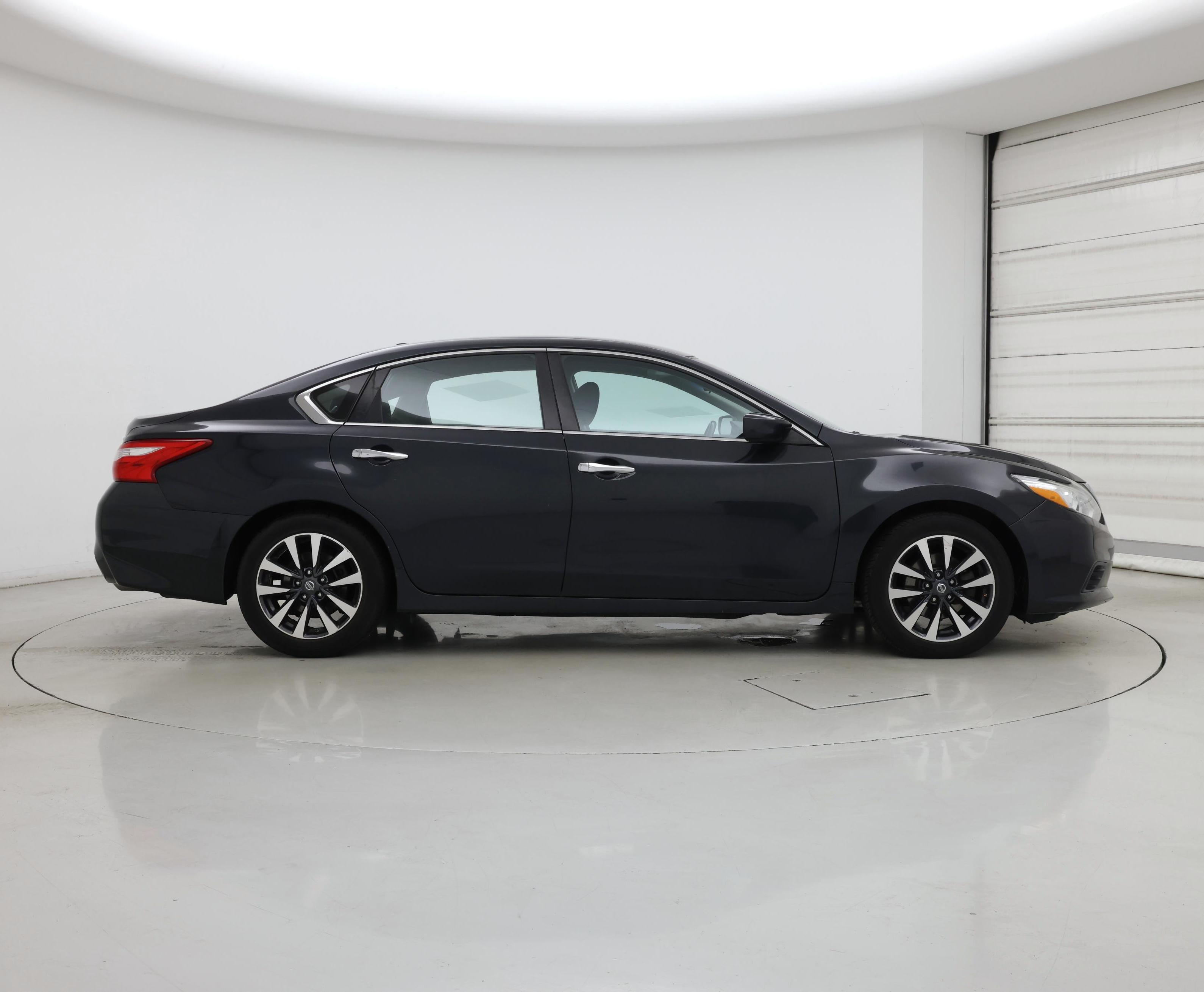 Thumbnail: 2017 Nissan Altima - 7