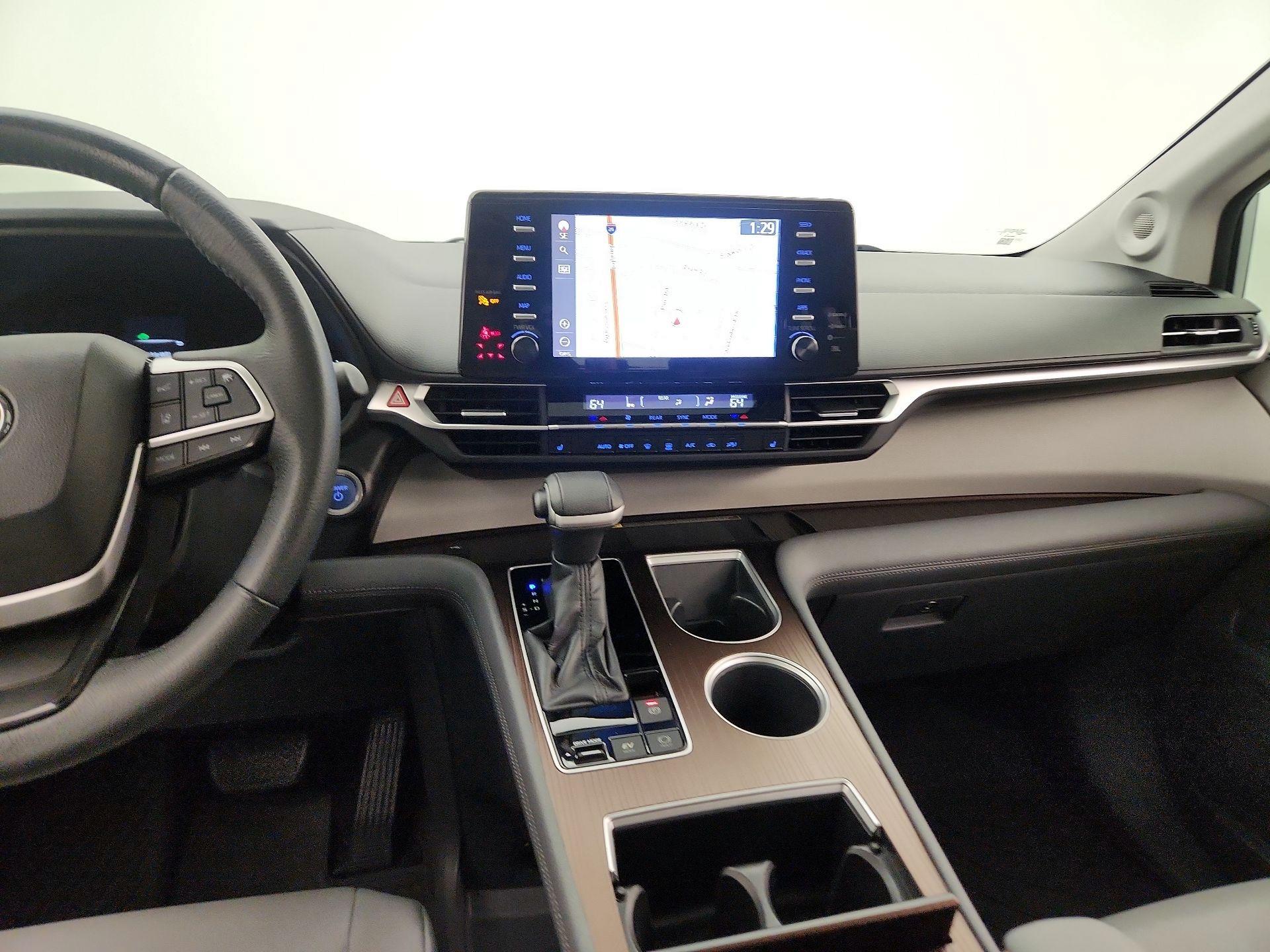 Thumbnail: 2022 Toyota Sienna - 9