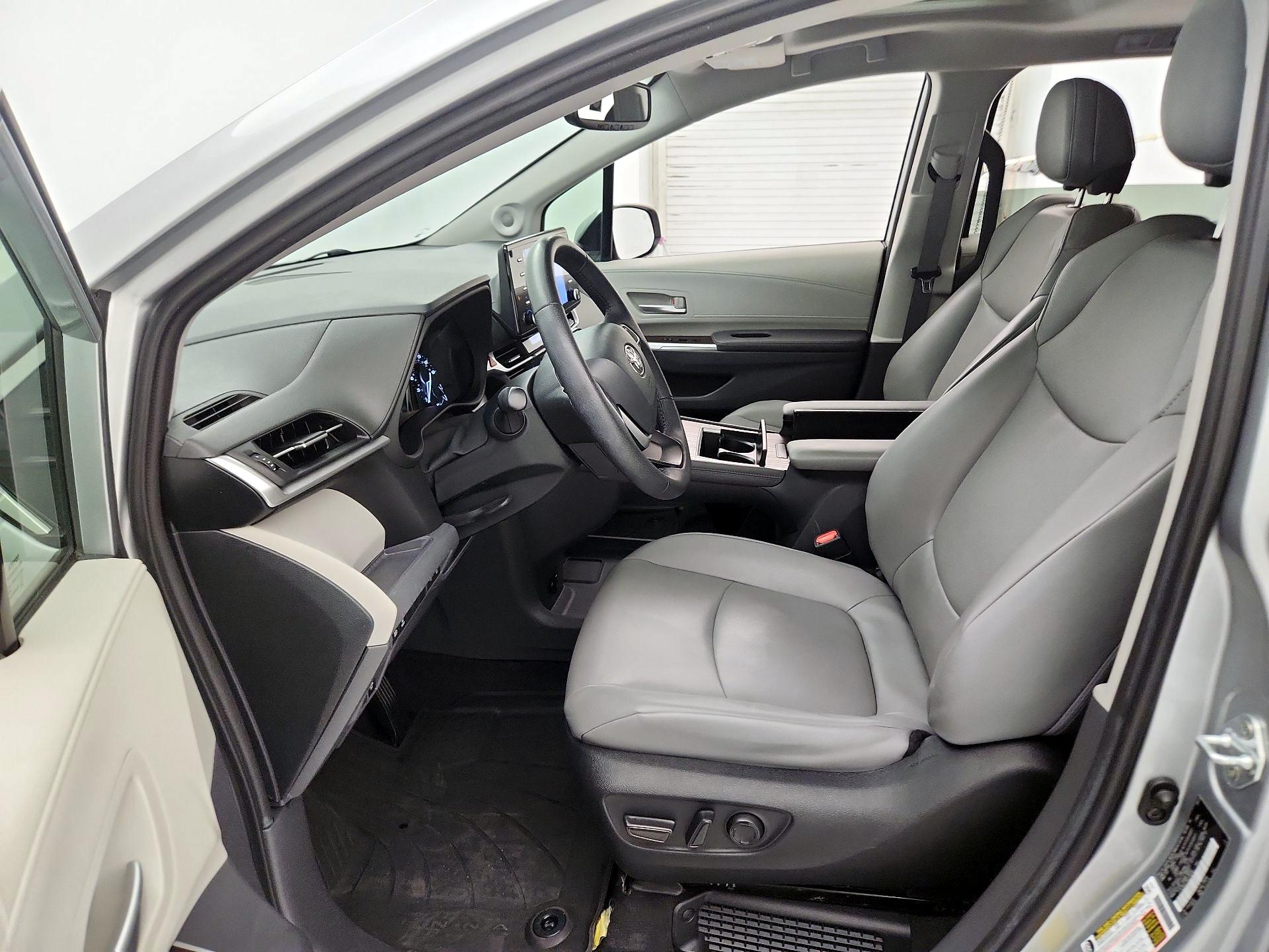 Thumbnail: 2022 Toyota Sienna - 11