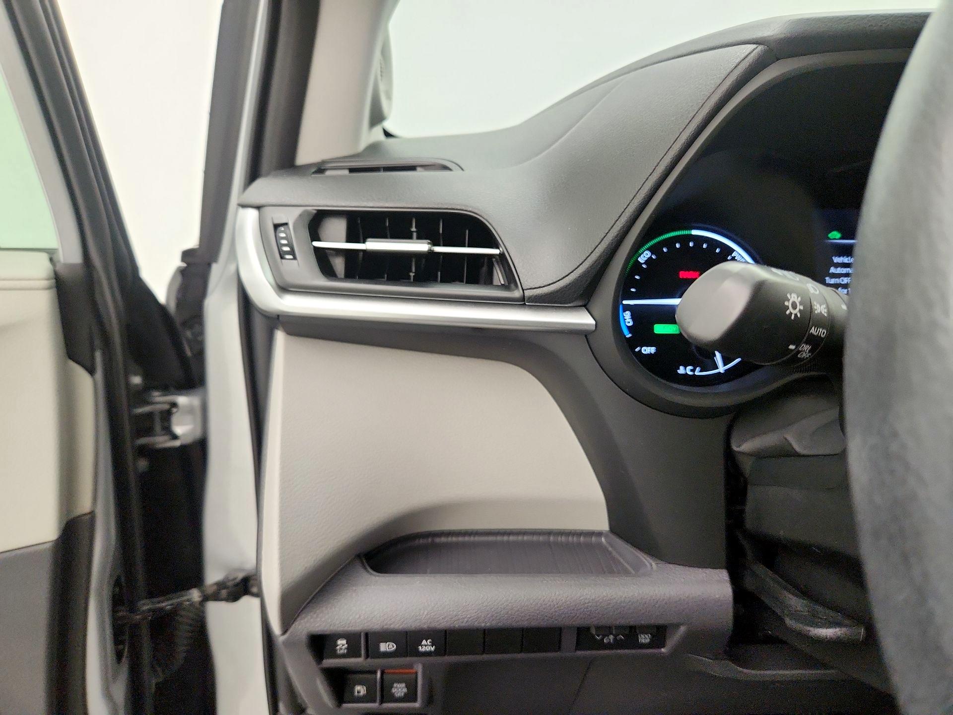 Thumbnail: 2022 Toyota Sienna - 13