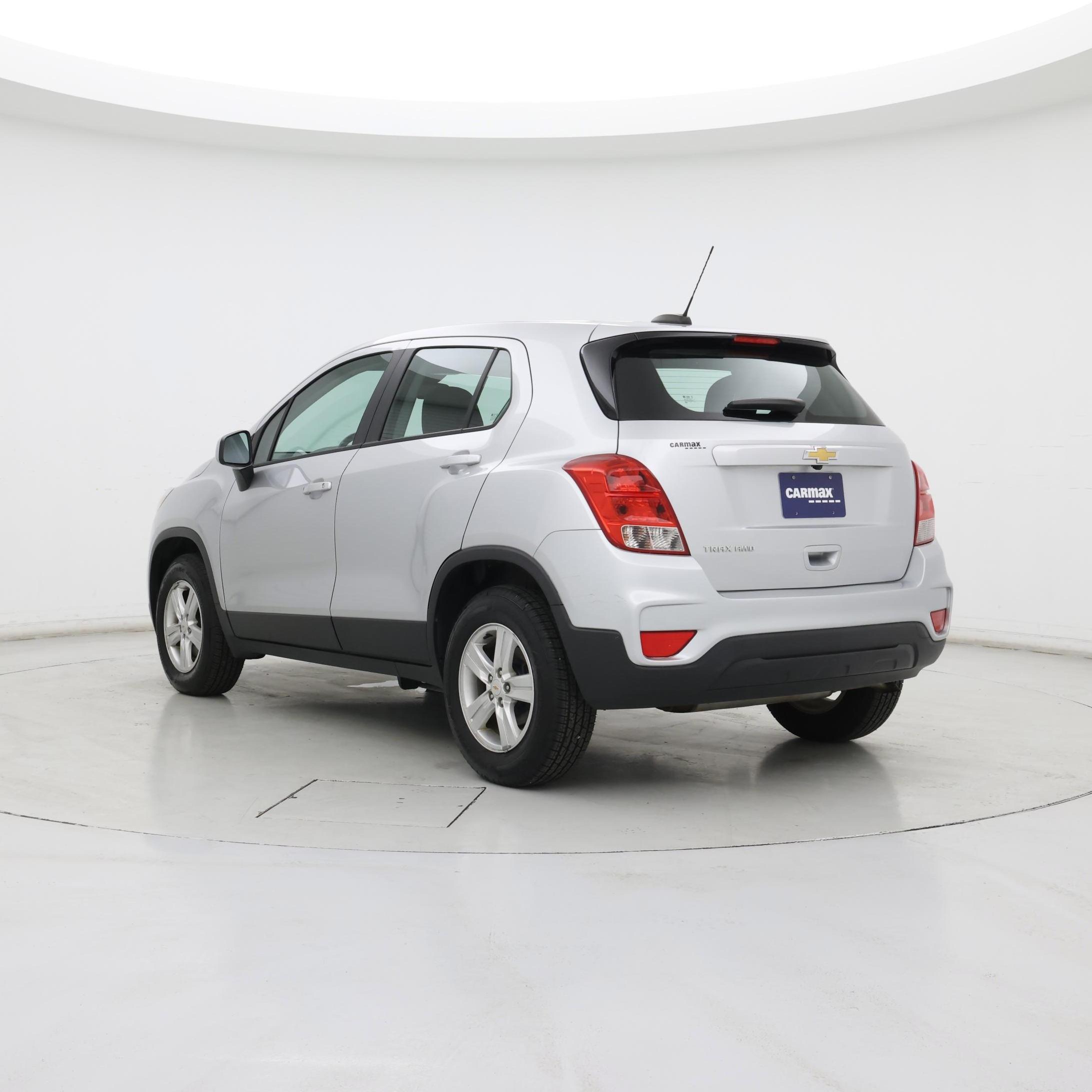 Thumbnail: 2017 Chevrolet Trax - 2