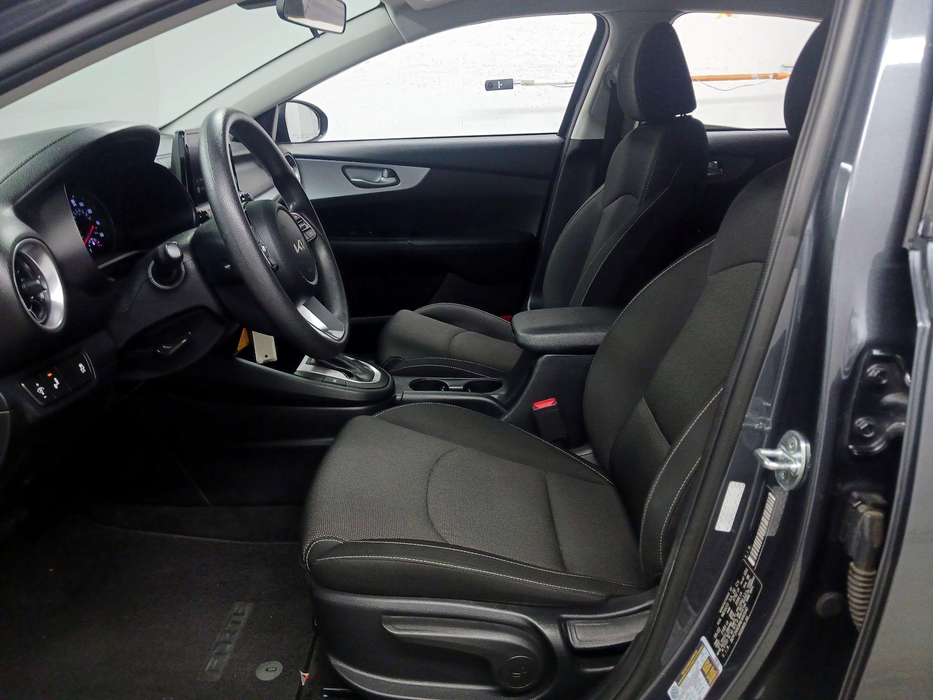 Thumbnail: 2022 Kia Forte - 9