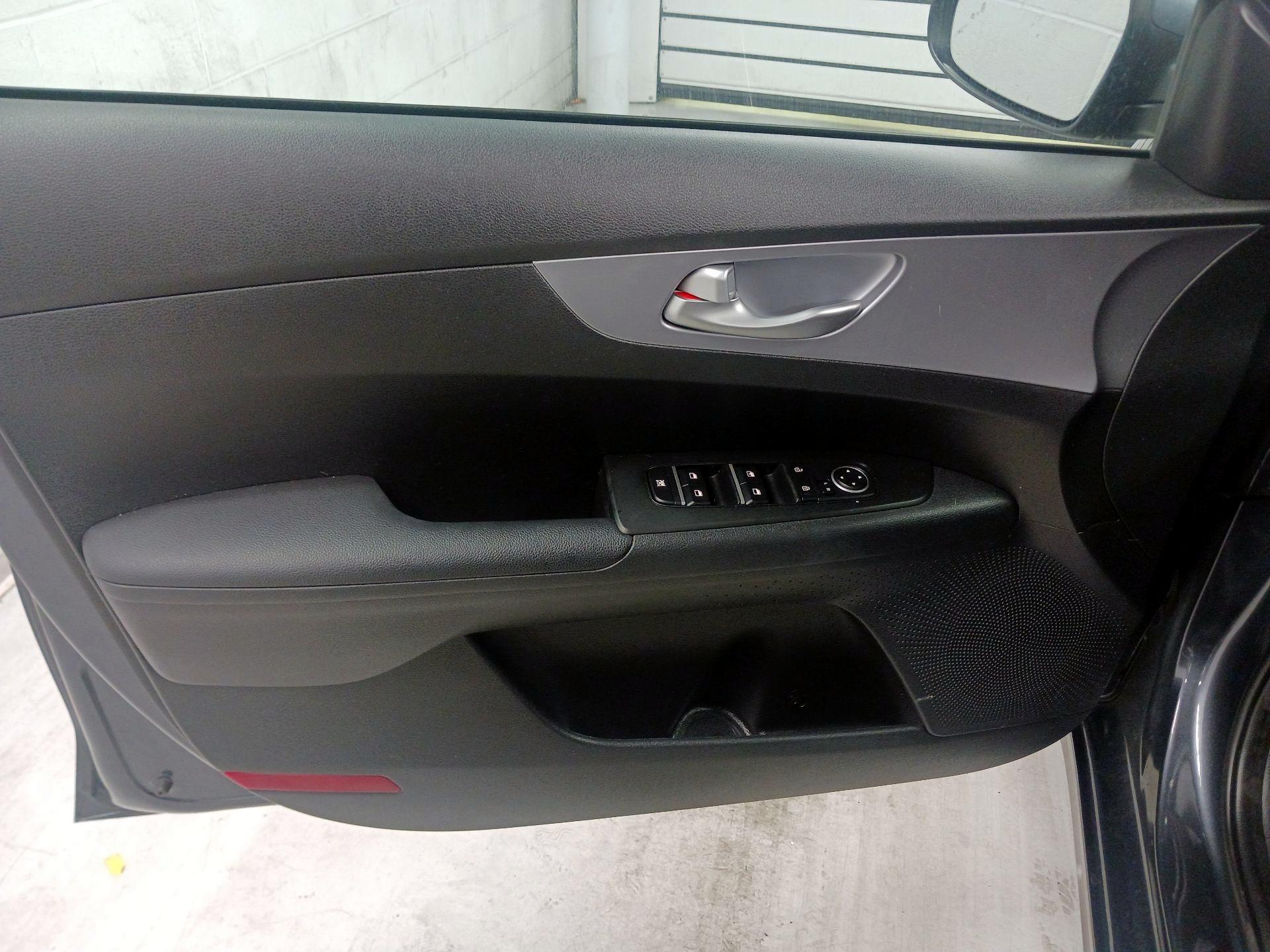 Thumbnail: 2022 Kia Forte - 10