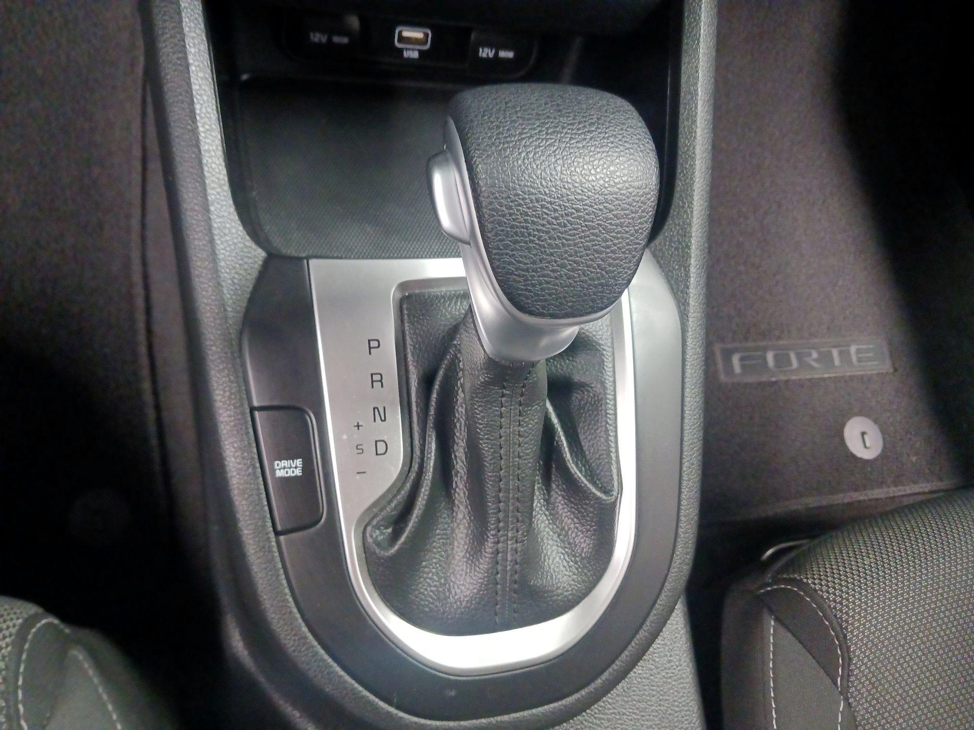 Thumbnail: 2022 Kia Forte - 15