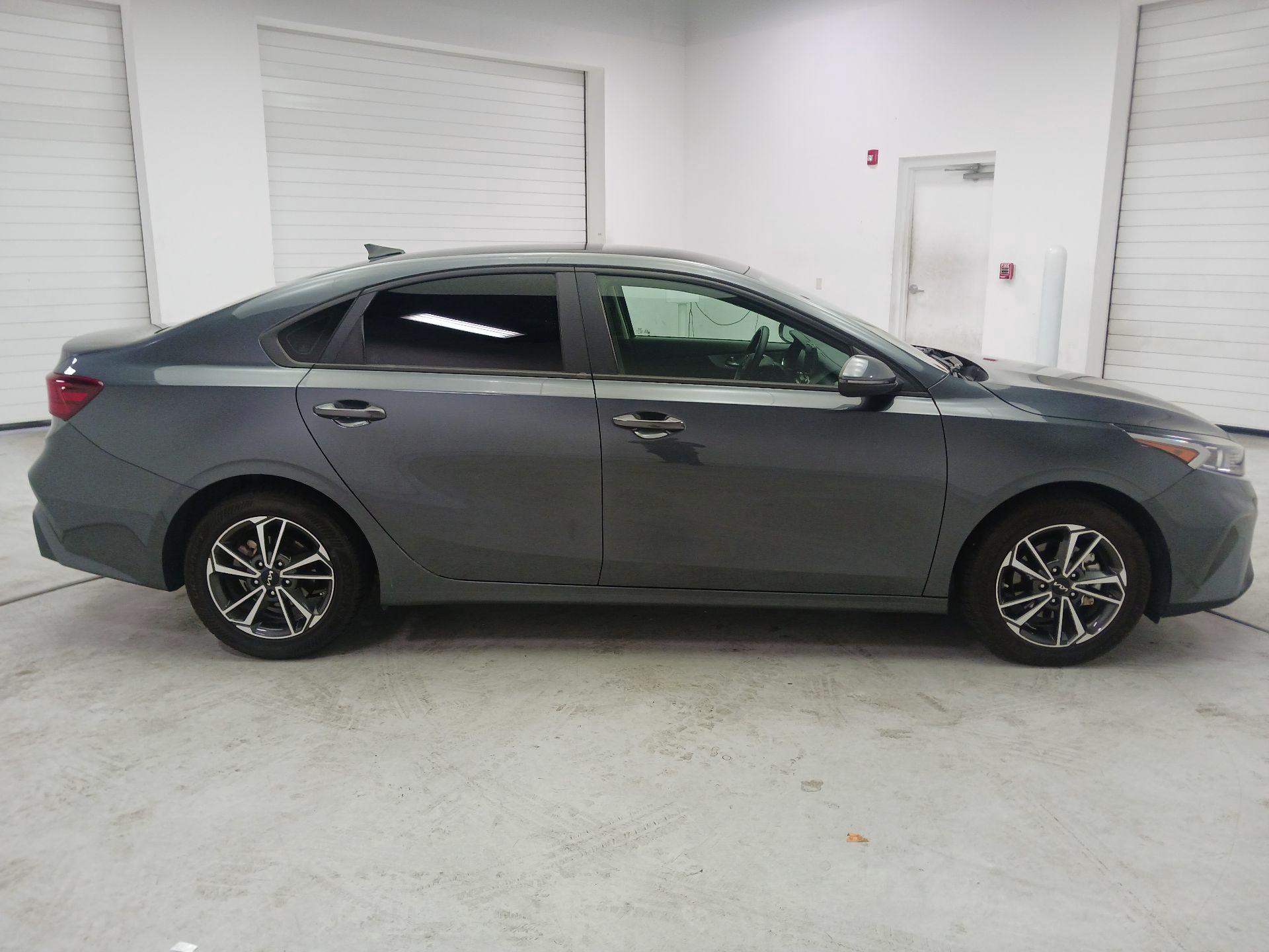 Thumbnail: 2022 Kia Forte - 4