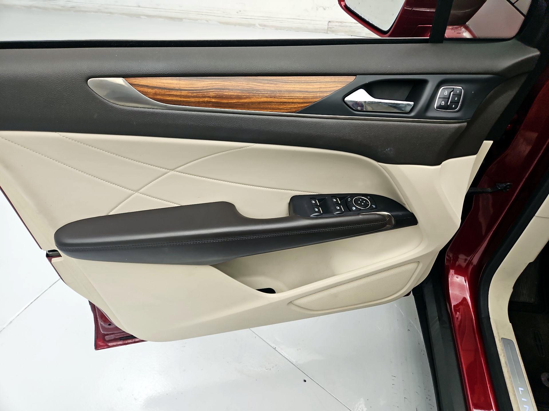 Thumbnail: 2015 Lincoln MKC - 12