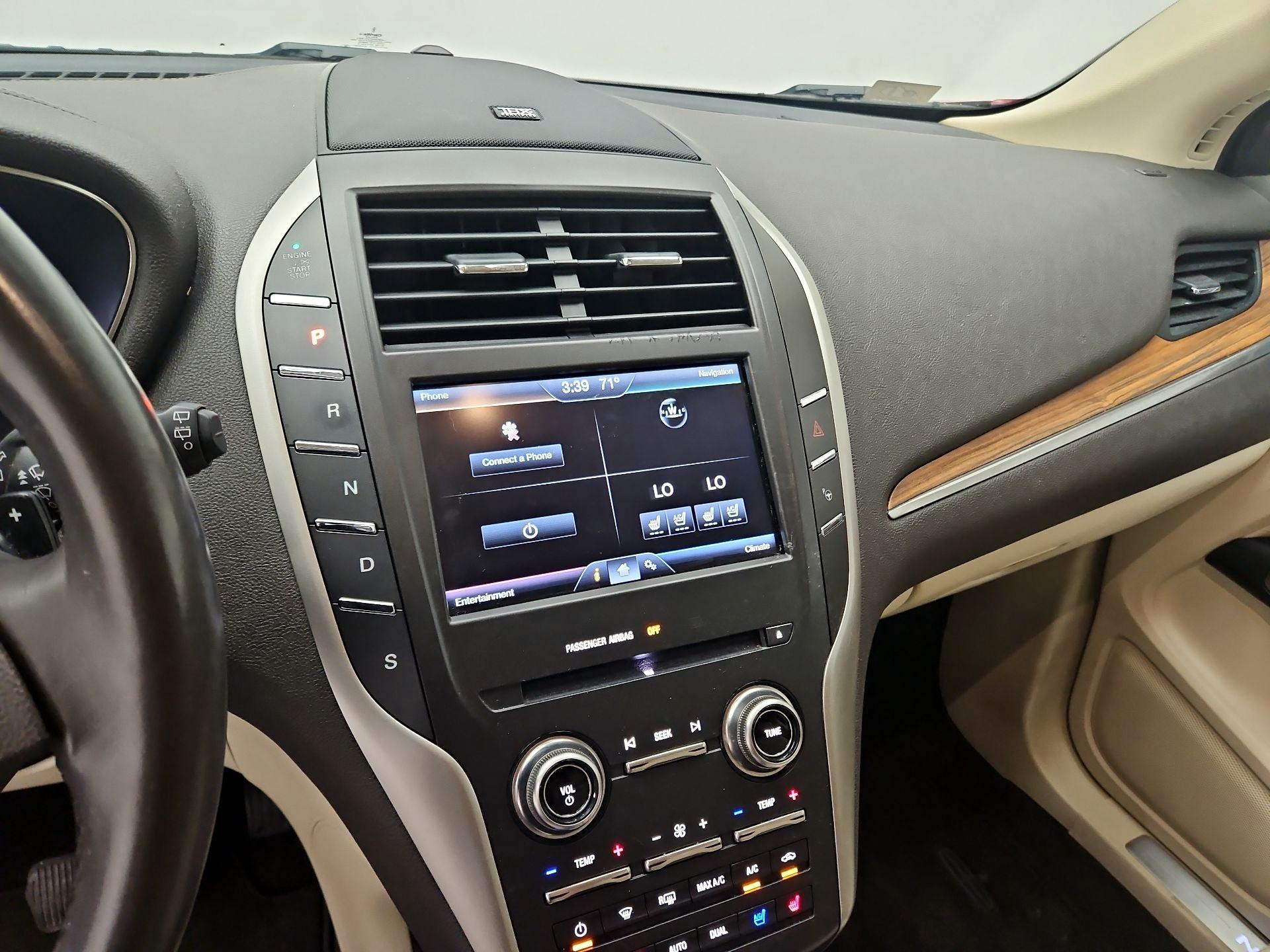 Thumbnail: 2015 Lincoln MKC - 16