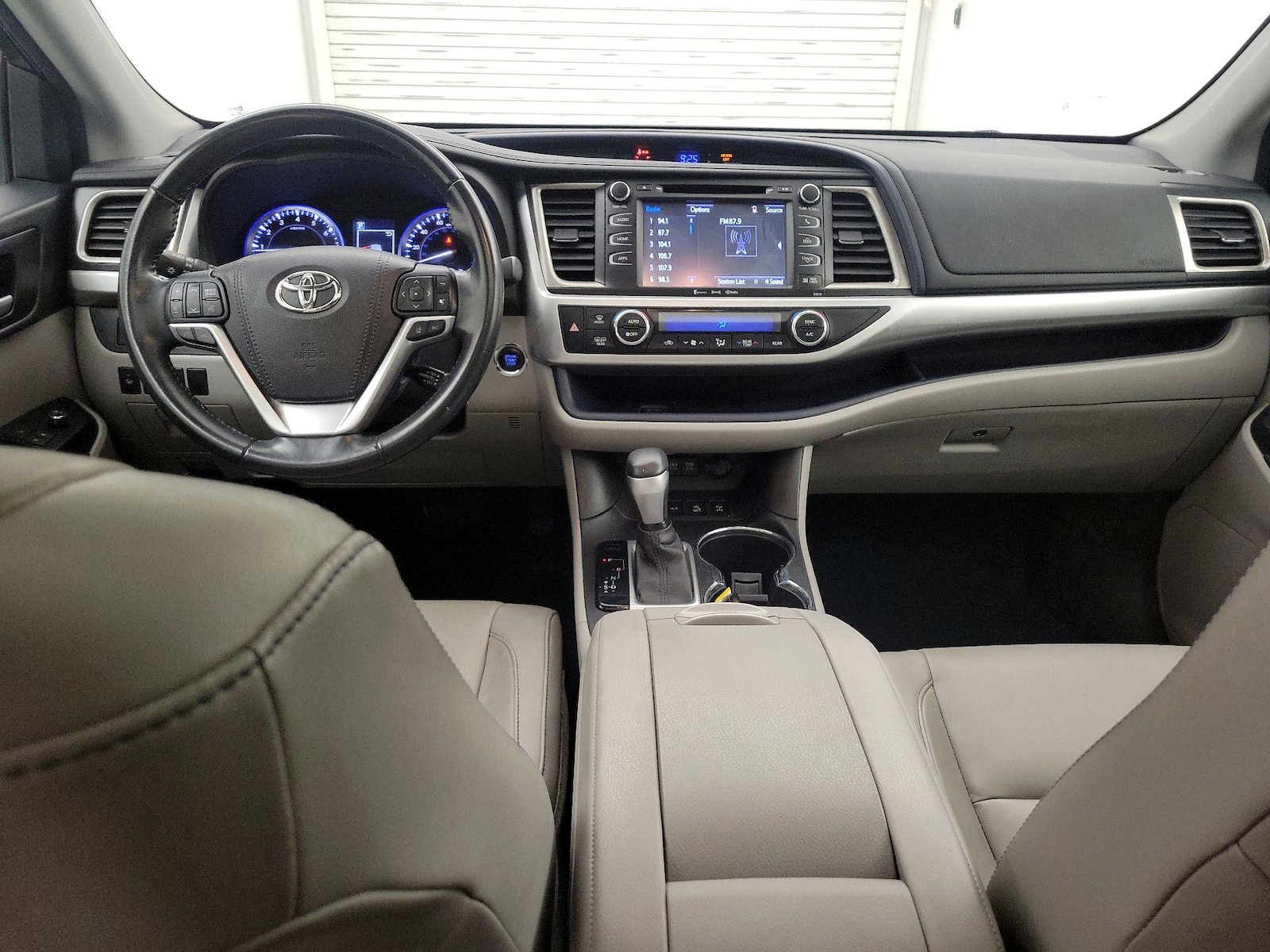 2017 Toyota Highlander XLE - Photo 10