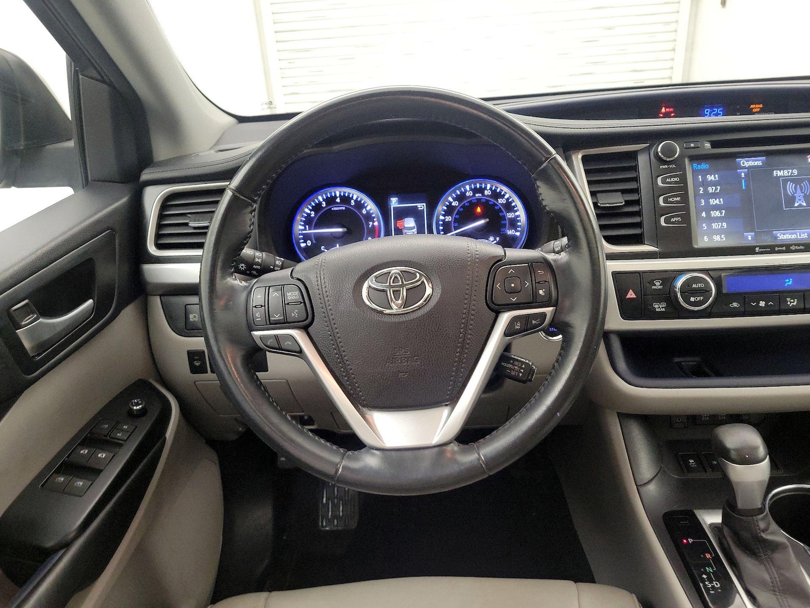 2017 Toyota Highlander XLE - Photo 11
