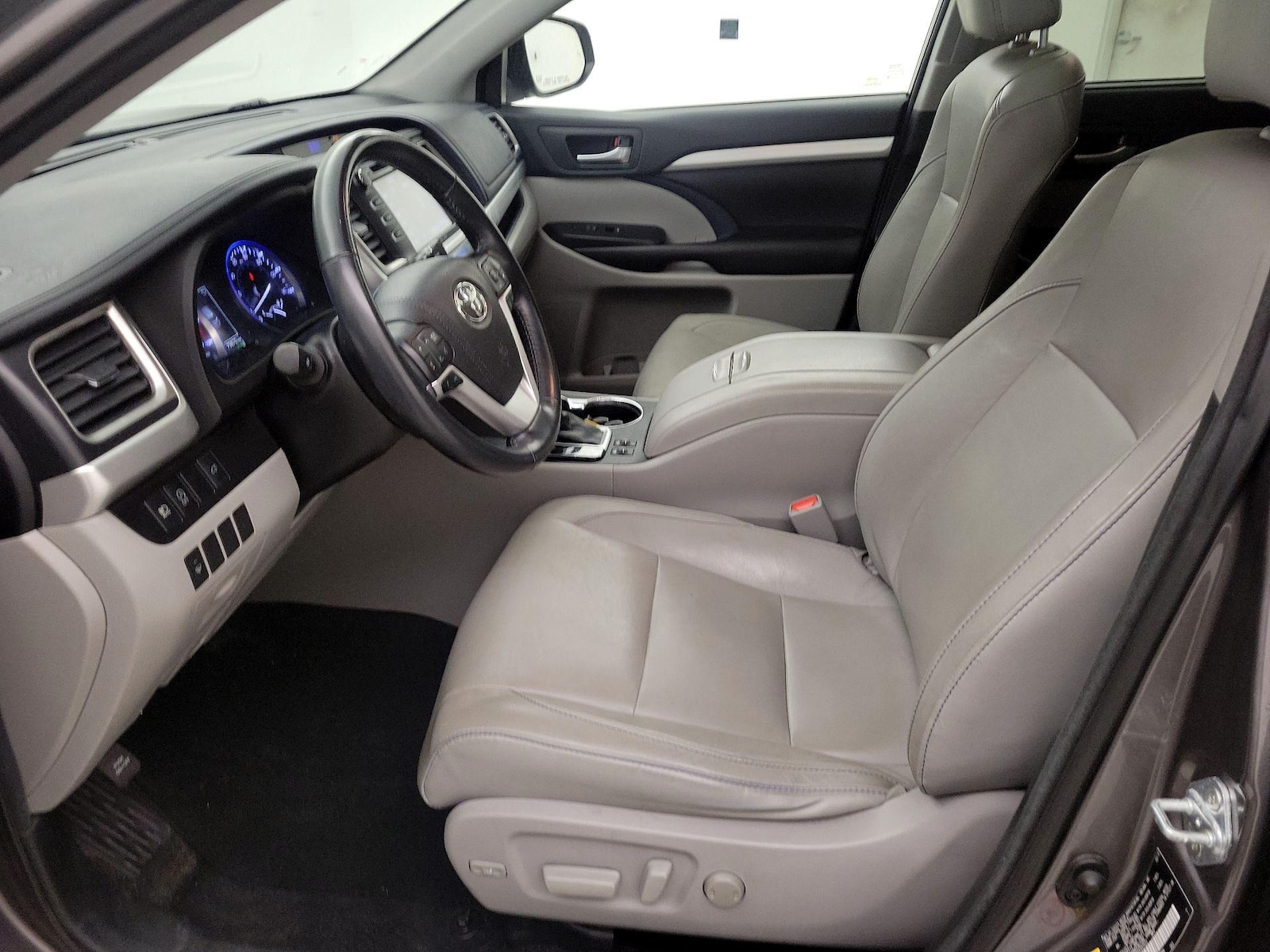 2017 Toyota Highlander XLE - Photo 12