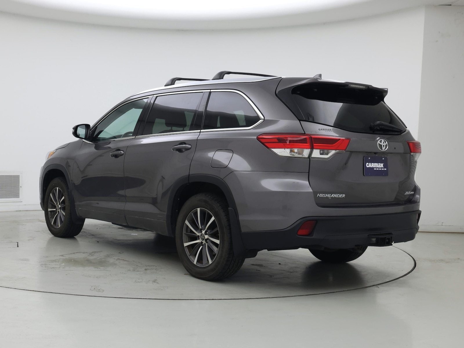 2017 Toyota Highlander XLE - Photo 3