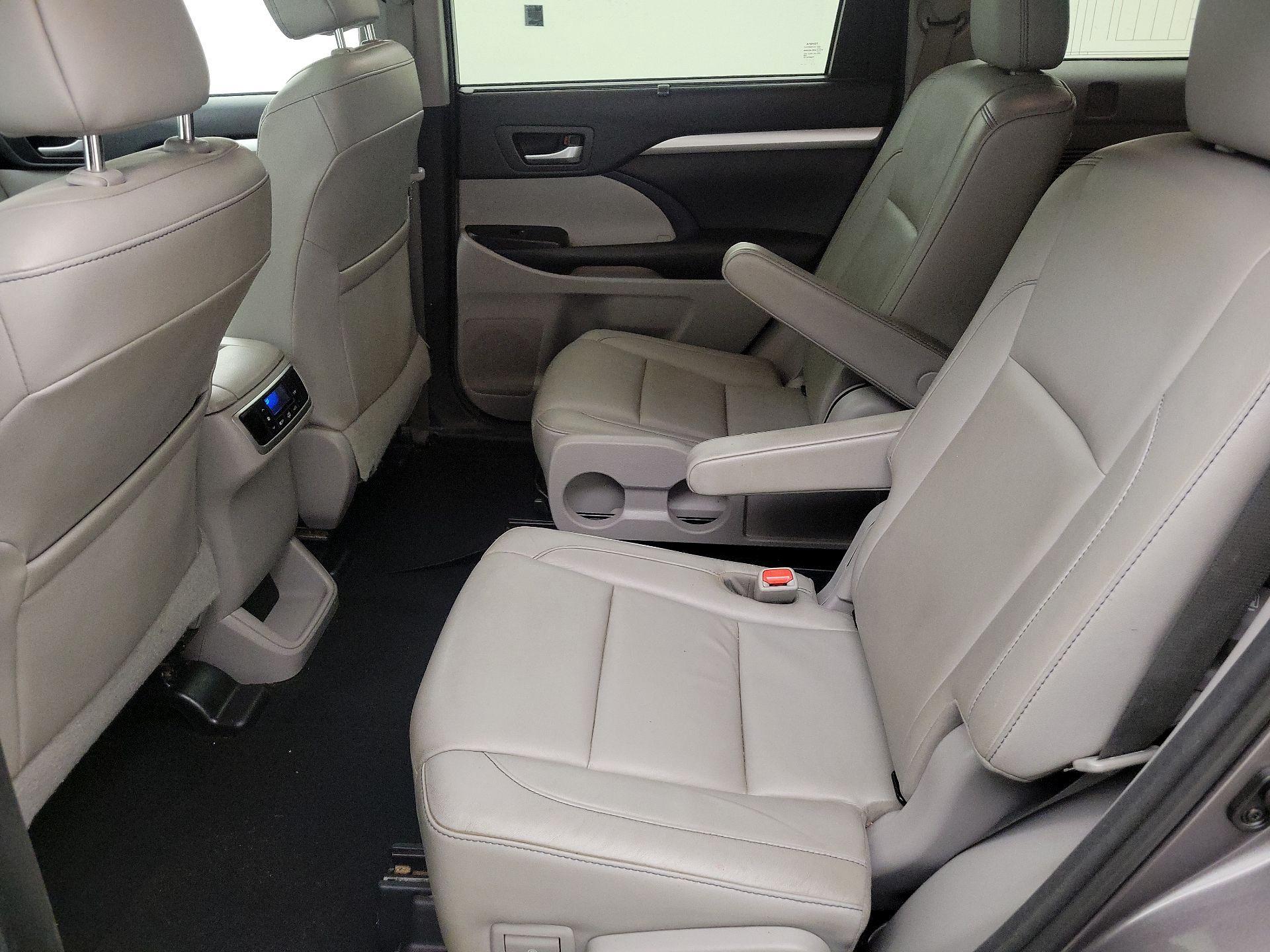 Thumbnail: 2017 Toyota Highlander - 20