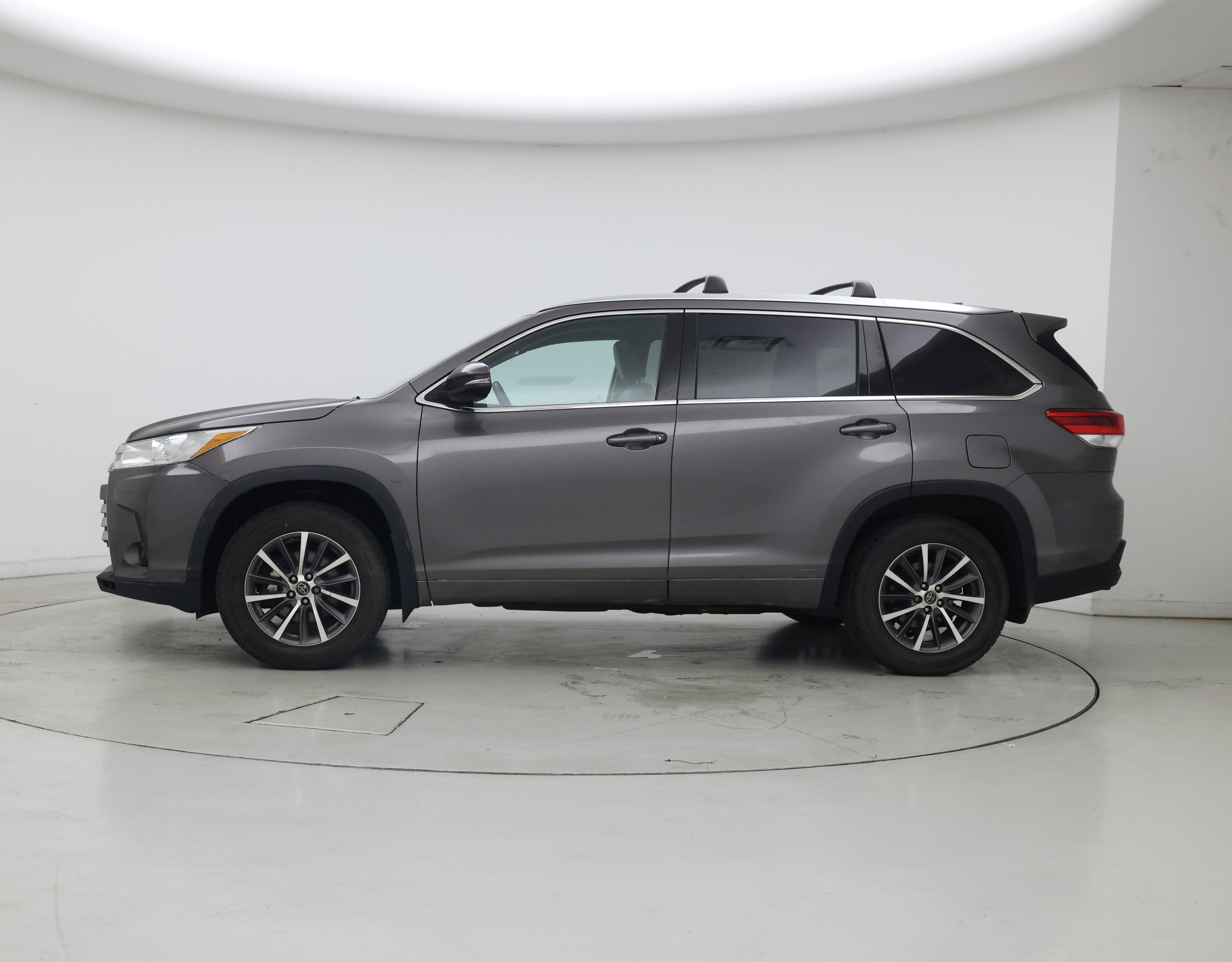 Thumbnail: 2017 Toyota Highlander - 3