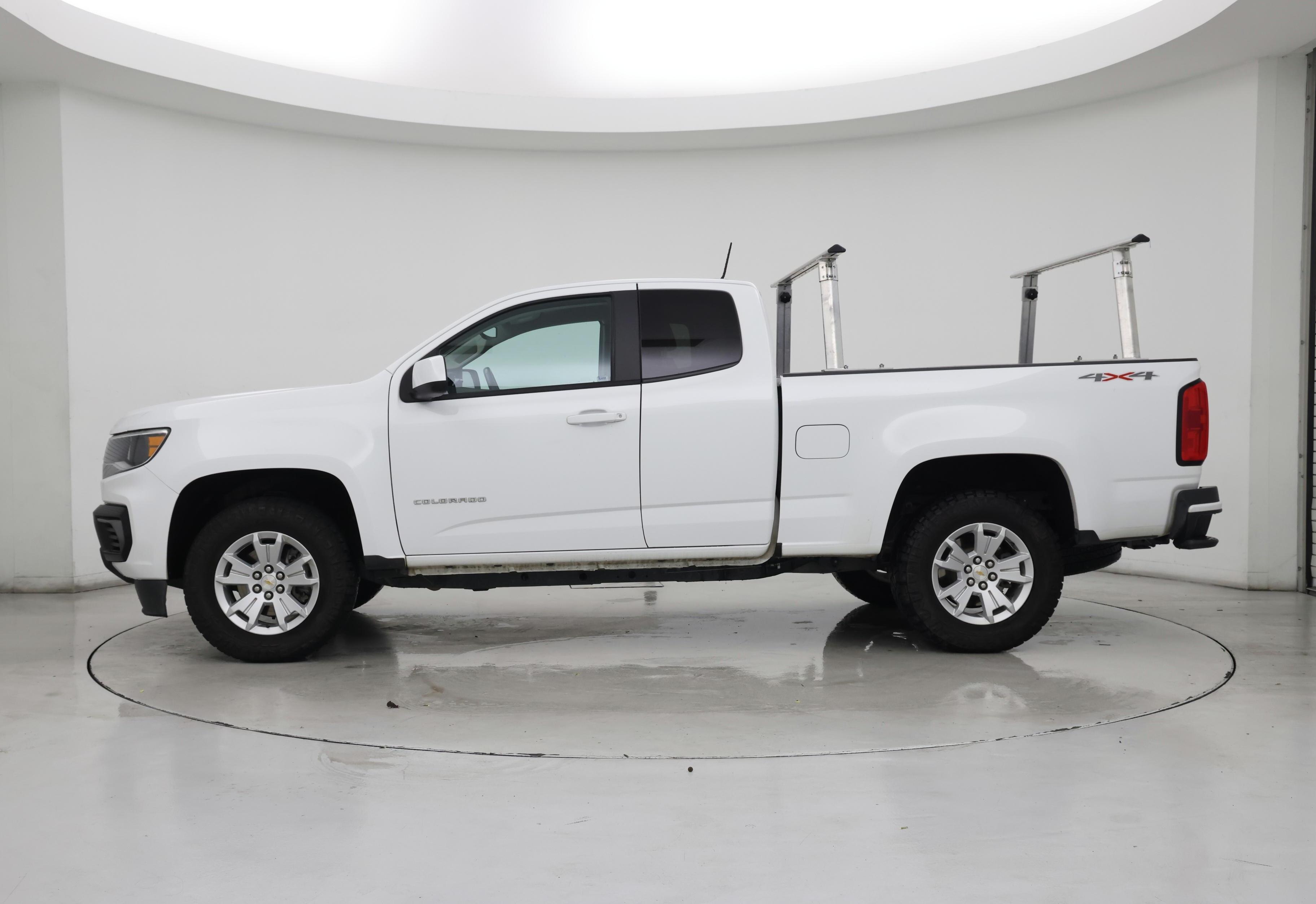 Thumbnail: 2022 Chevrolet Colorado - 3