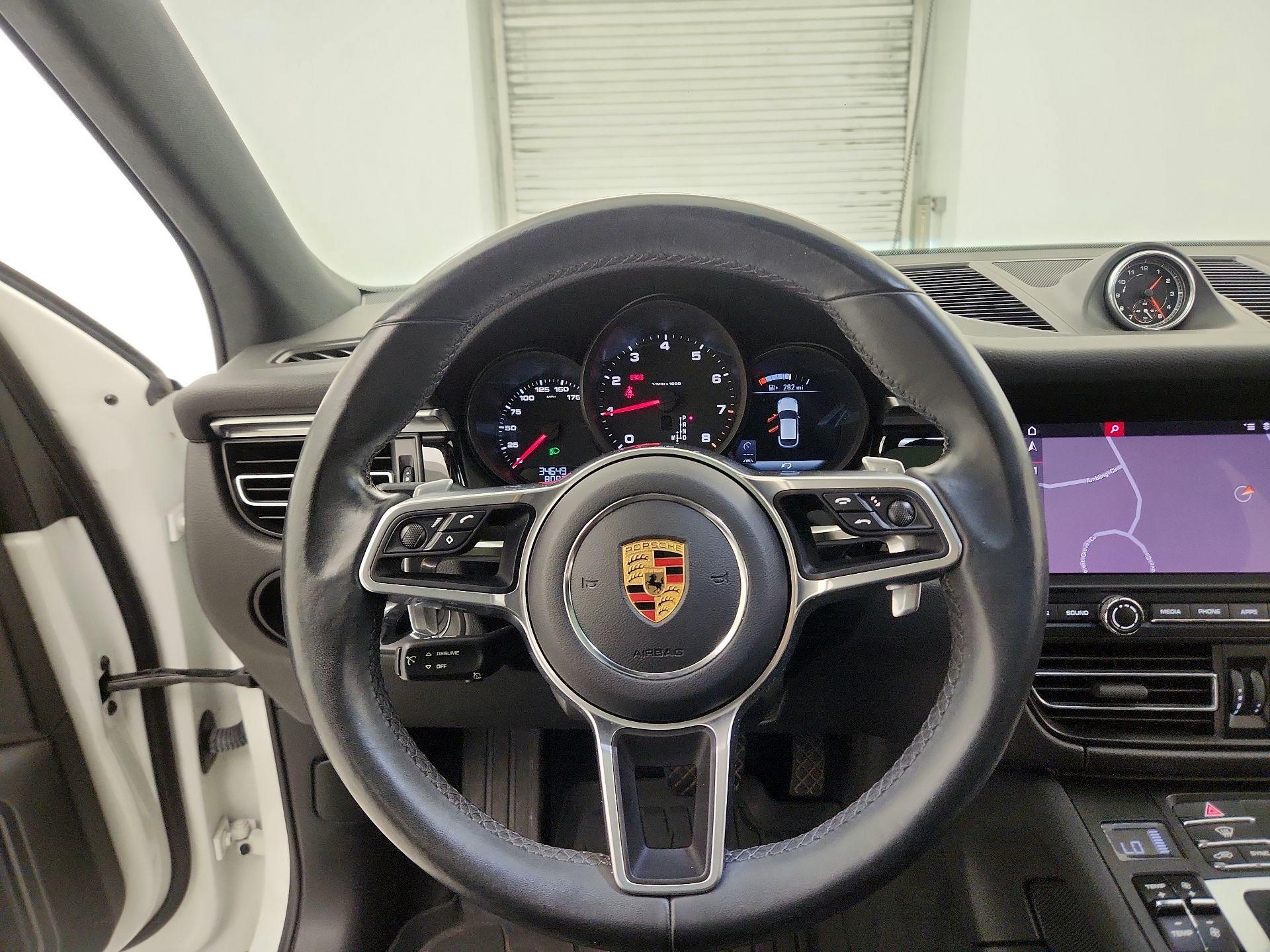 Thumbnail: 2020 Porsche Macan - 10