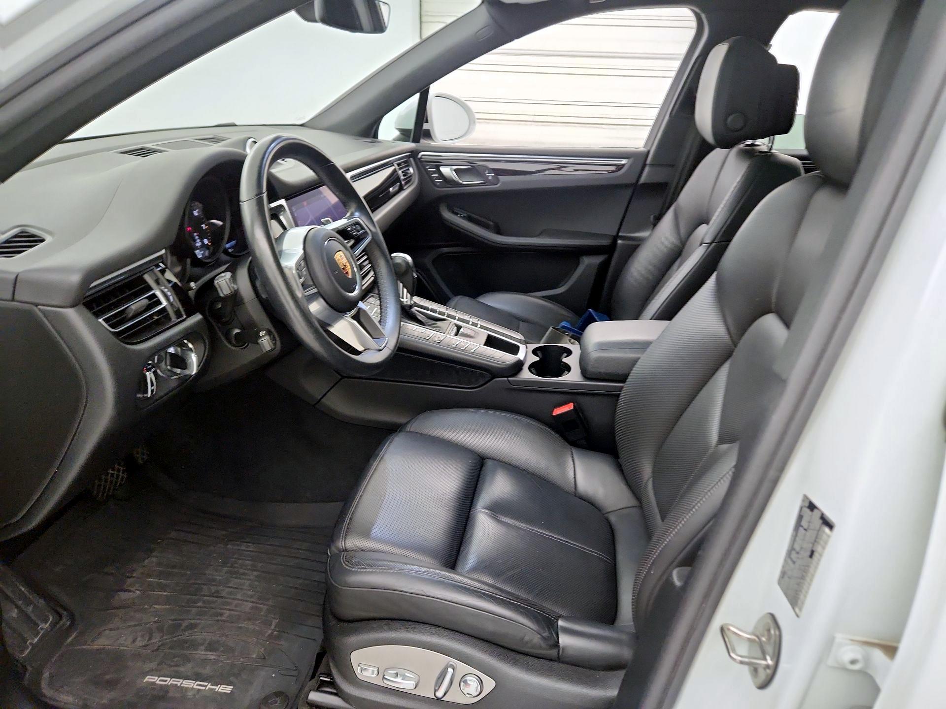 Thumbnail: 2020 Porsche Macan - 11