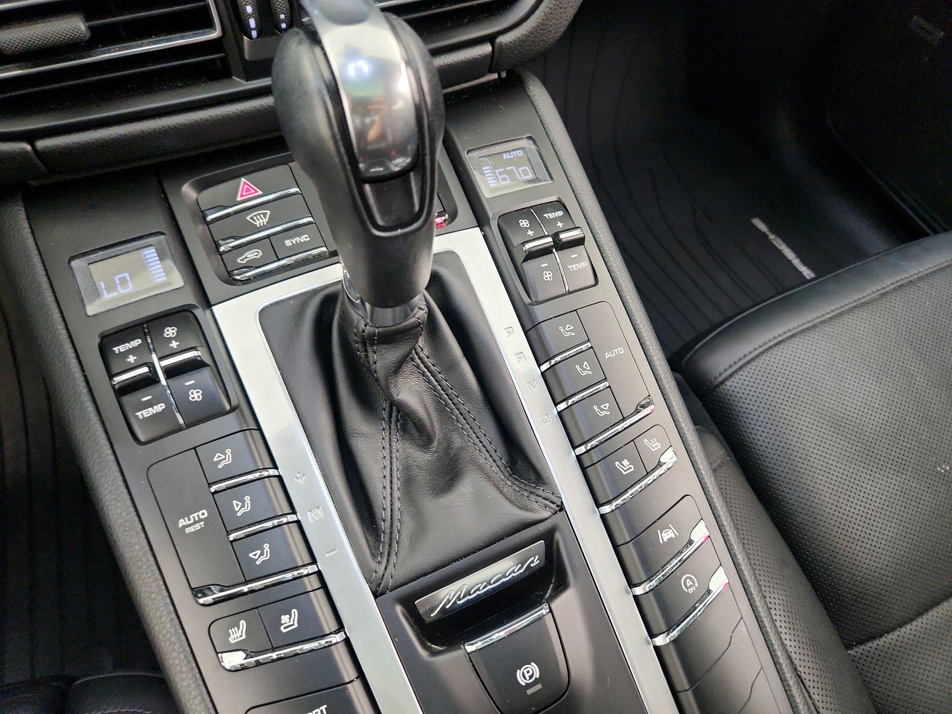 Thumbnail: 2020 Porsche Macan - 18