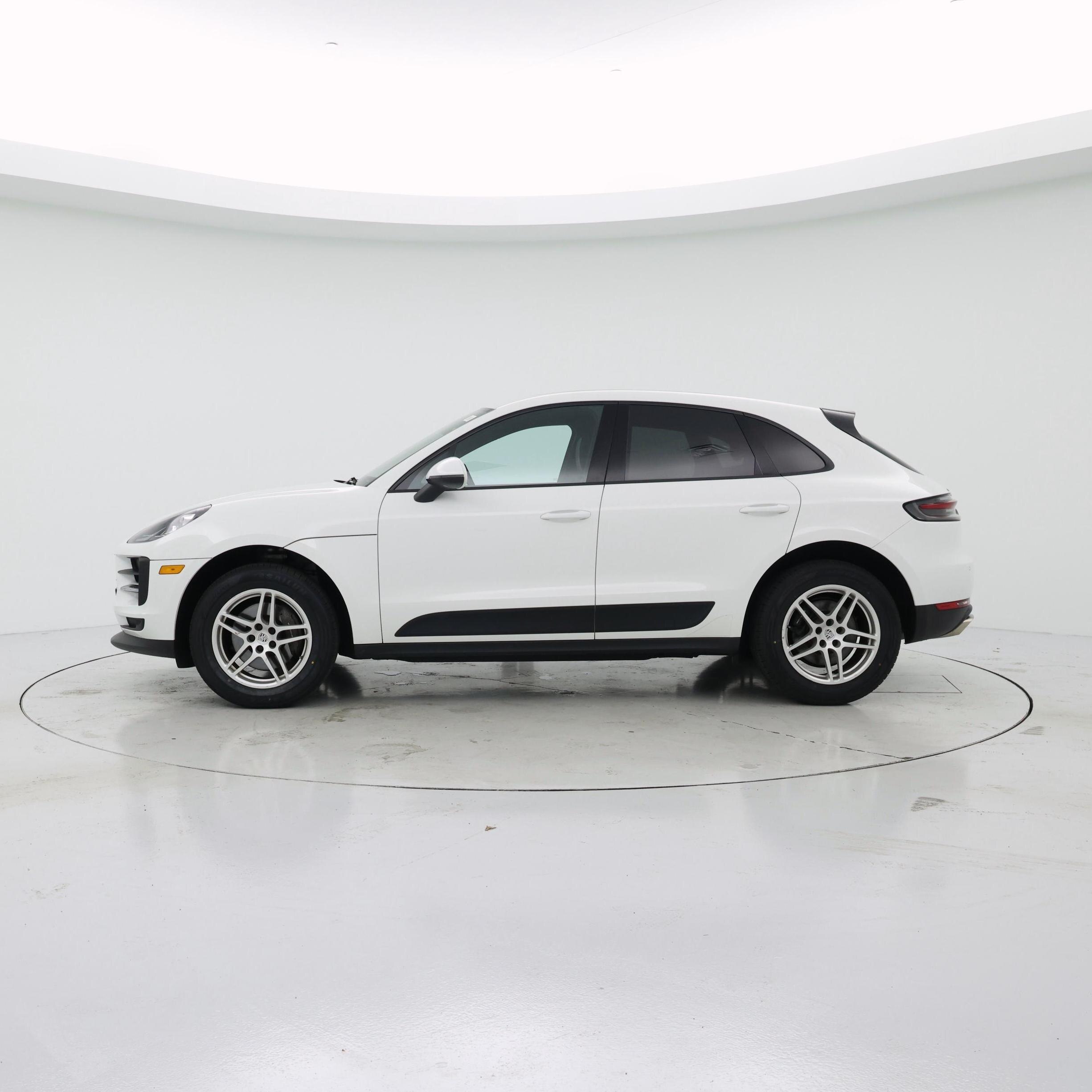 Thumbnail: 2020 Porsche Macan - 3