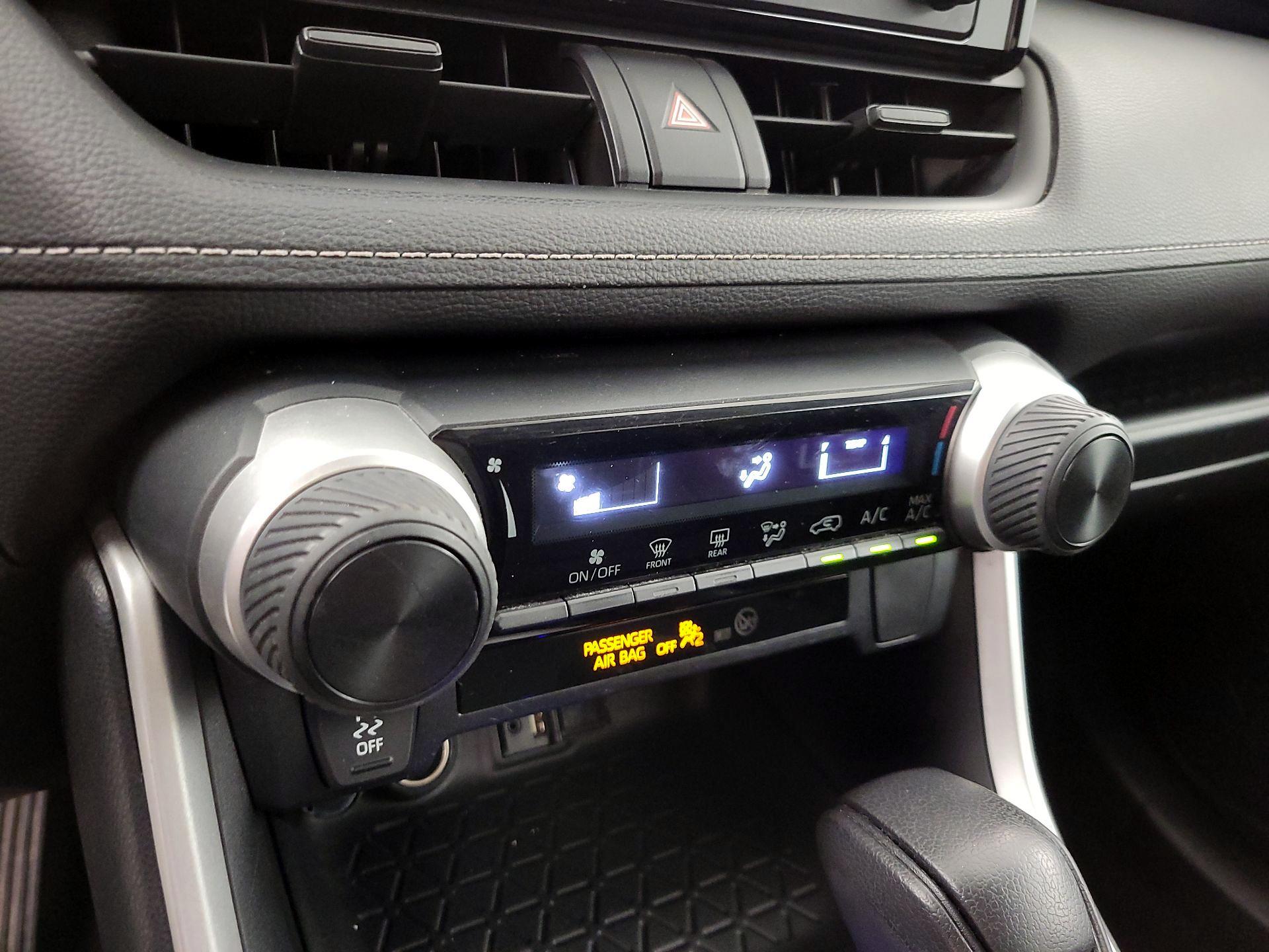 Thumbnail: 2019 Toyota RAV4 - 16