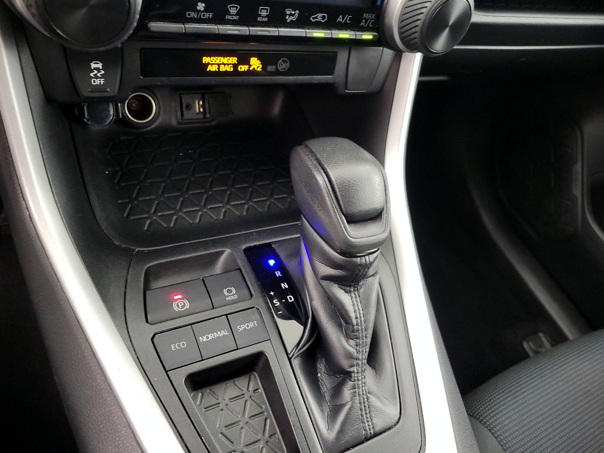 Thumbnail: 2019 Toyota RAV4 - 17