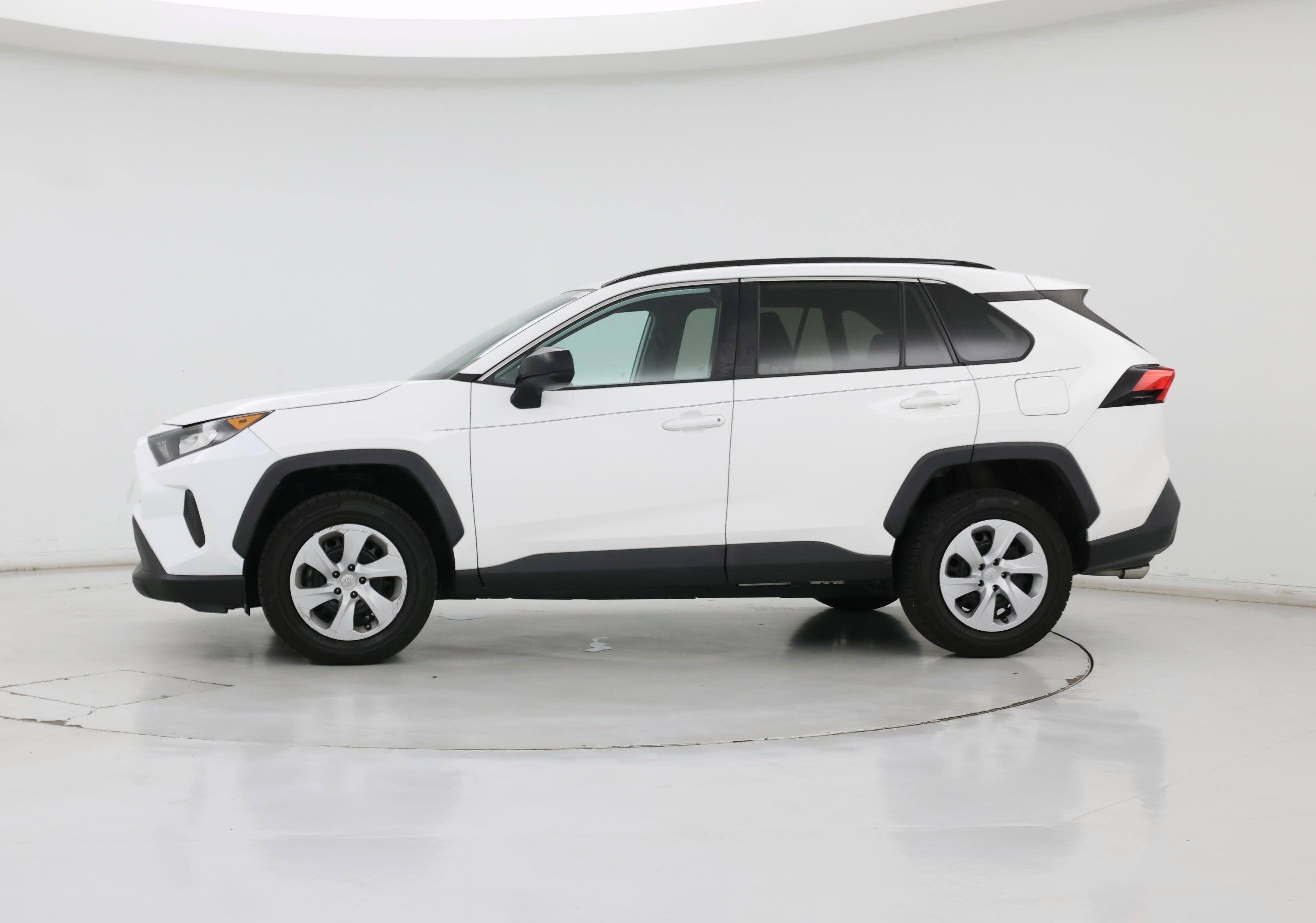 Thumbnail: 2019 Toyota RAV4 - 3