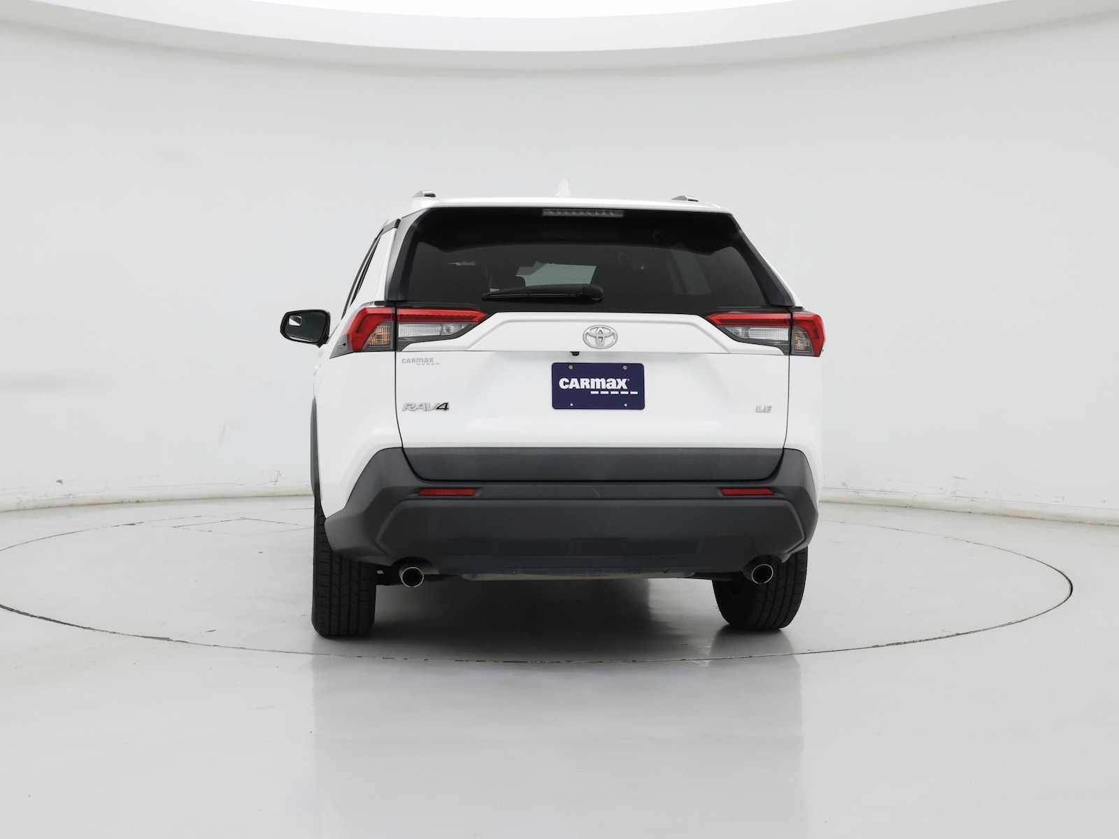 2019 Toyota RAV4 LE - Photo 7