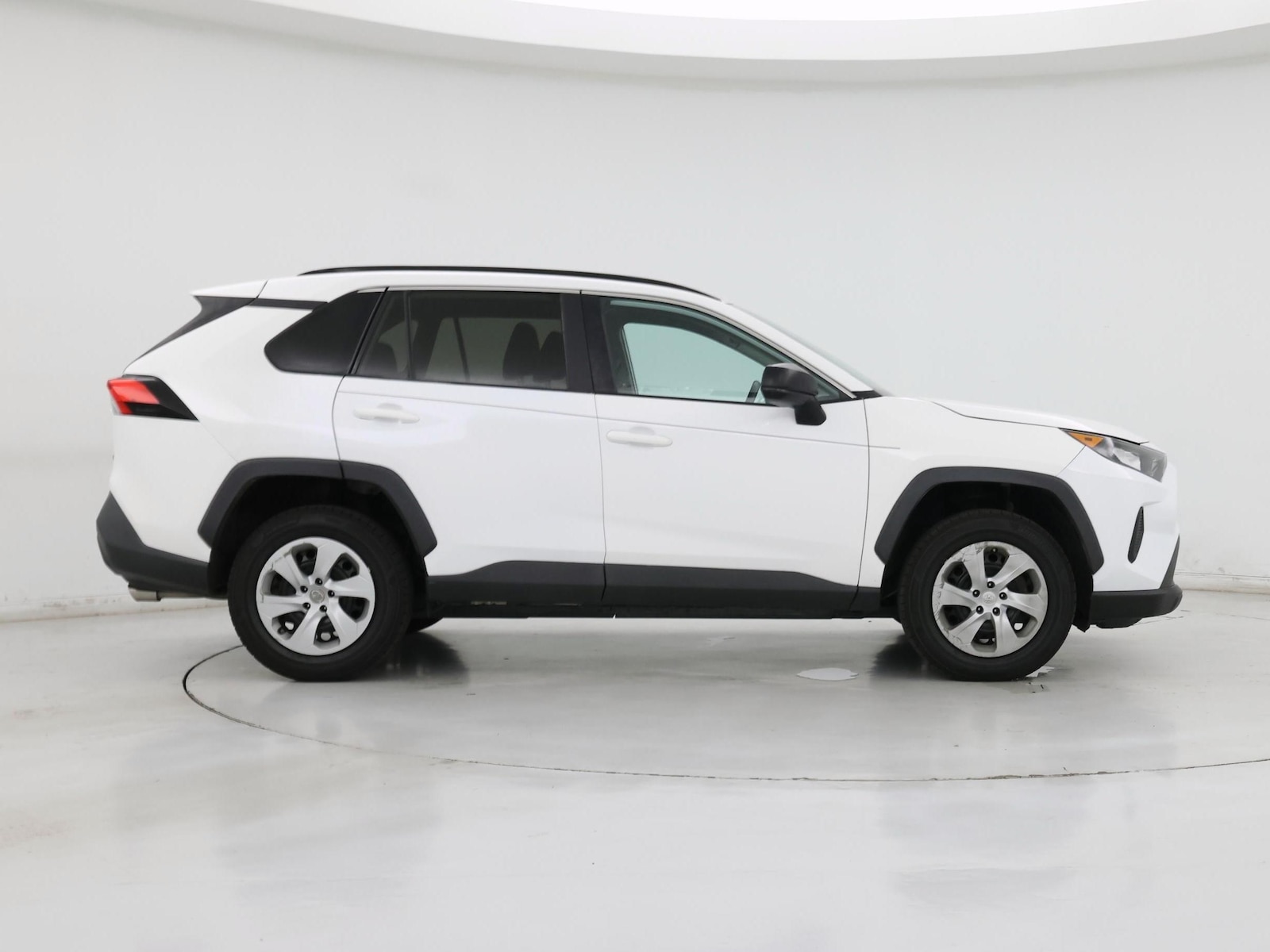 2019 Toyota RAV4 LE - Photo 8