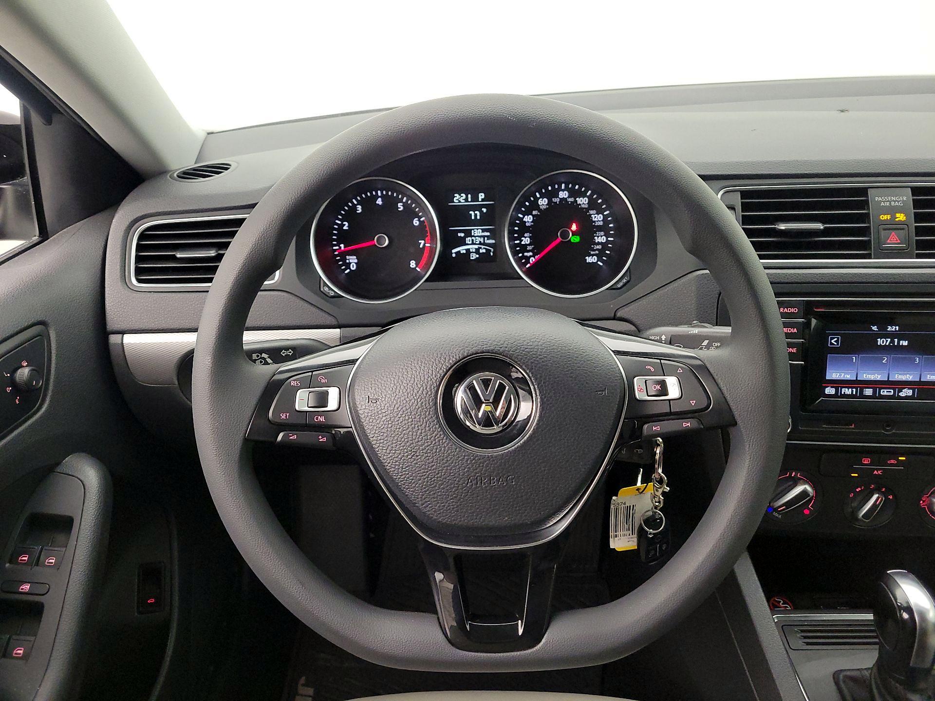 Thumbnail: 2017 Volkswagen Jetta - 10