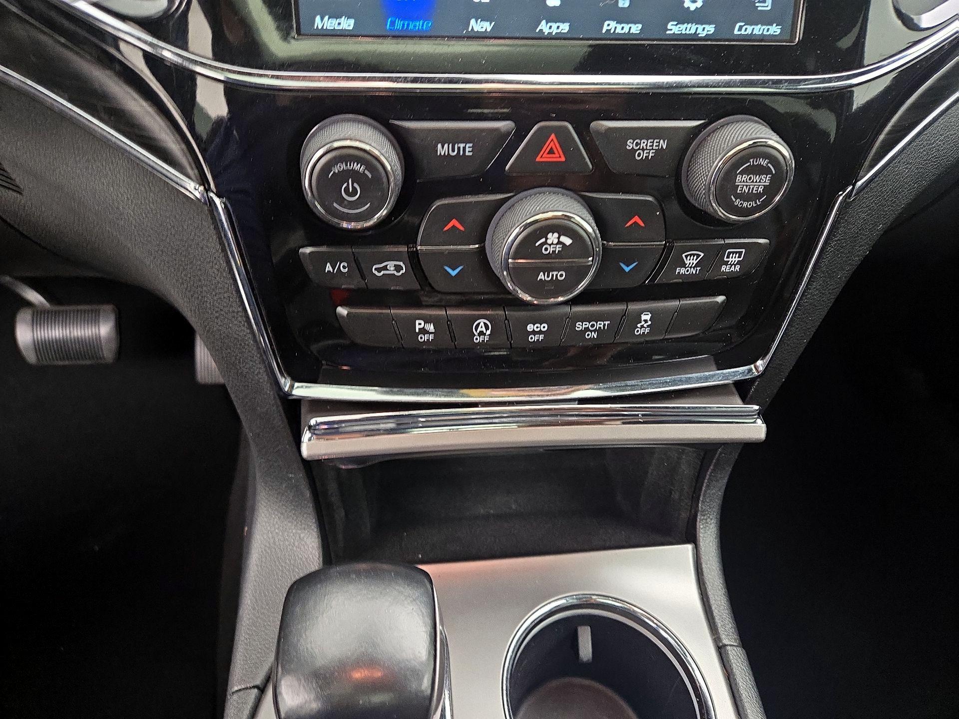 Thumbnail: 2020 Jeep Grand Cherokee - 16