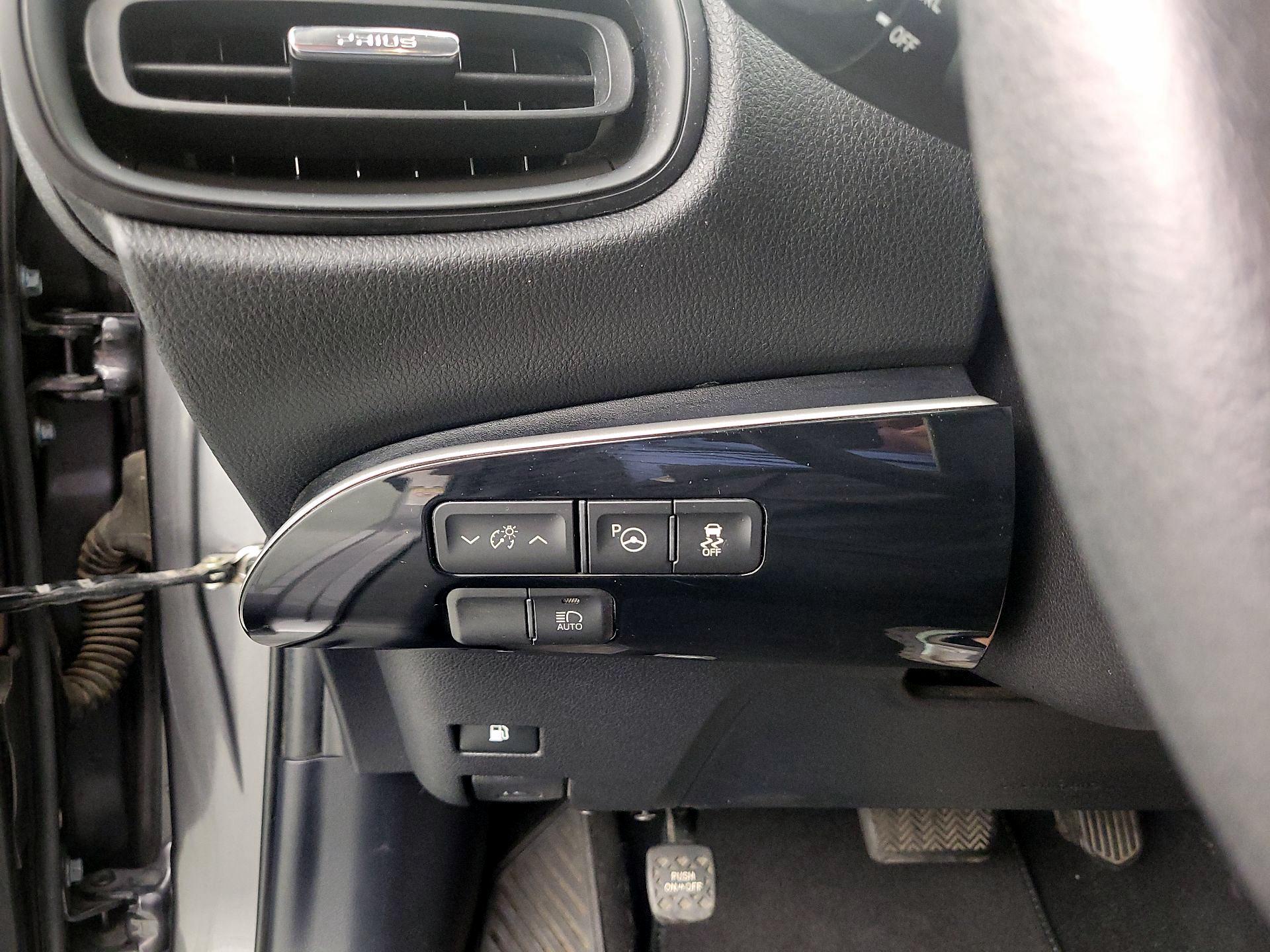 Thumbnail: 2018 Toyota Prius - 13