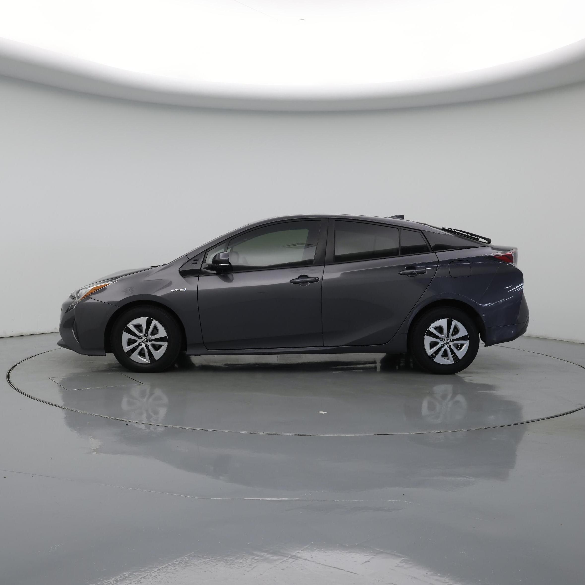 Thumbnail: 2018 Toyota Prius - 3
