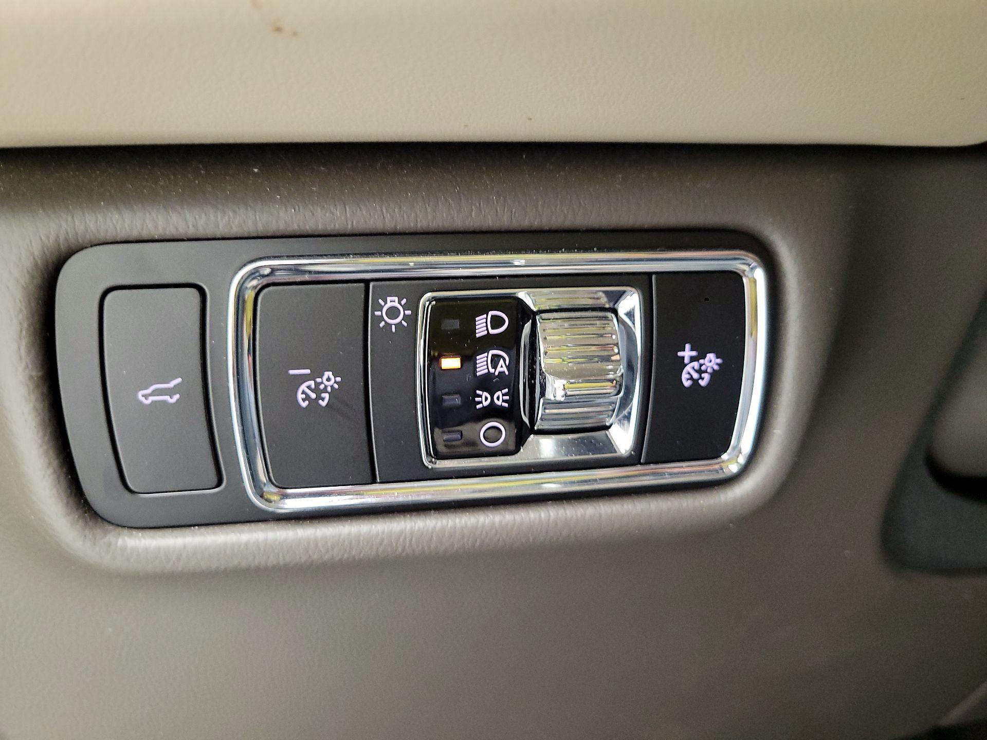 Thumbnail: 2023 Lincoln Aviator - 13