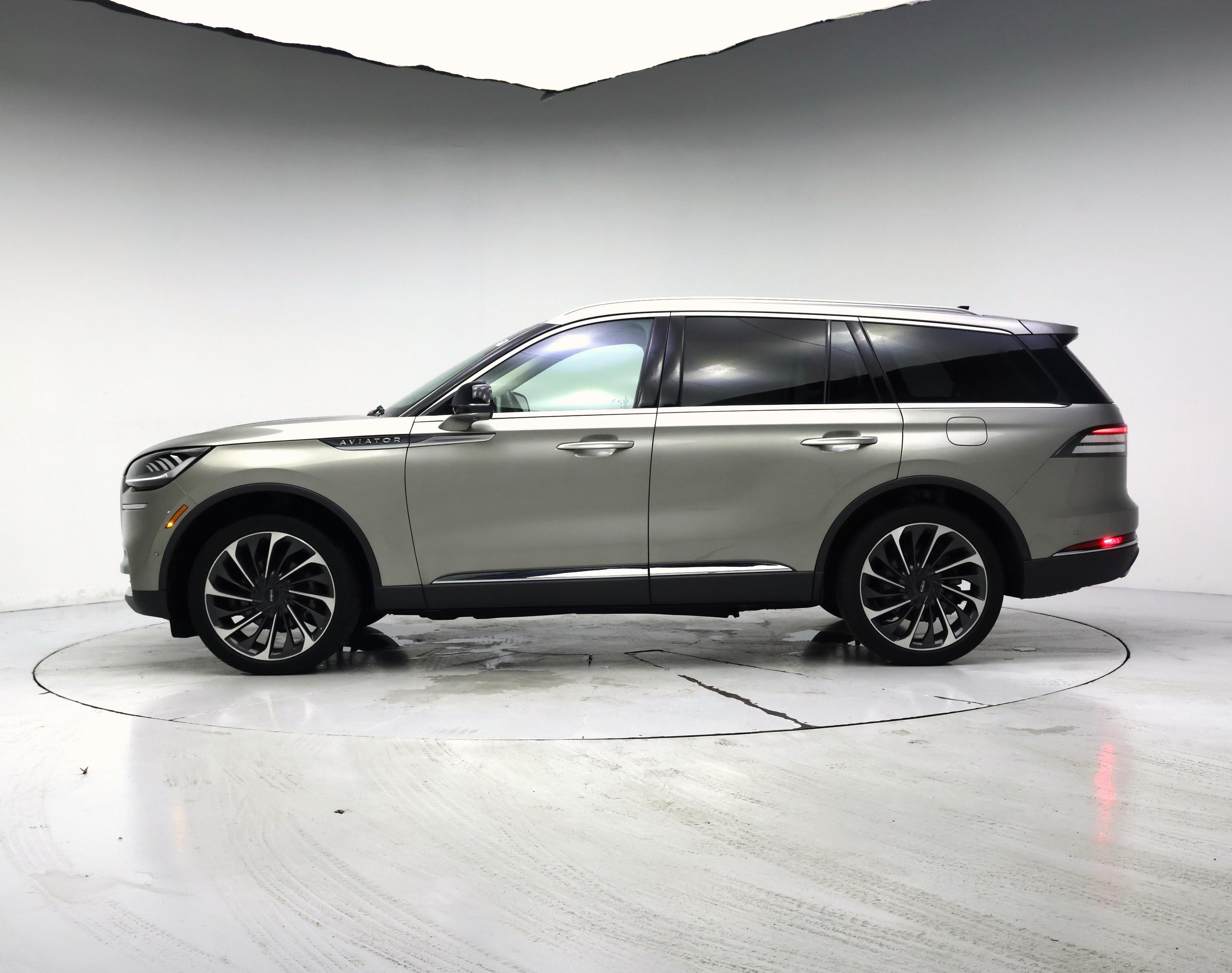 Thumbnail: 2023 Lincoln Aviator - 3