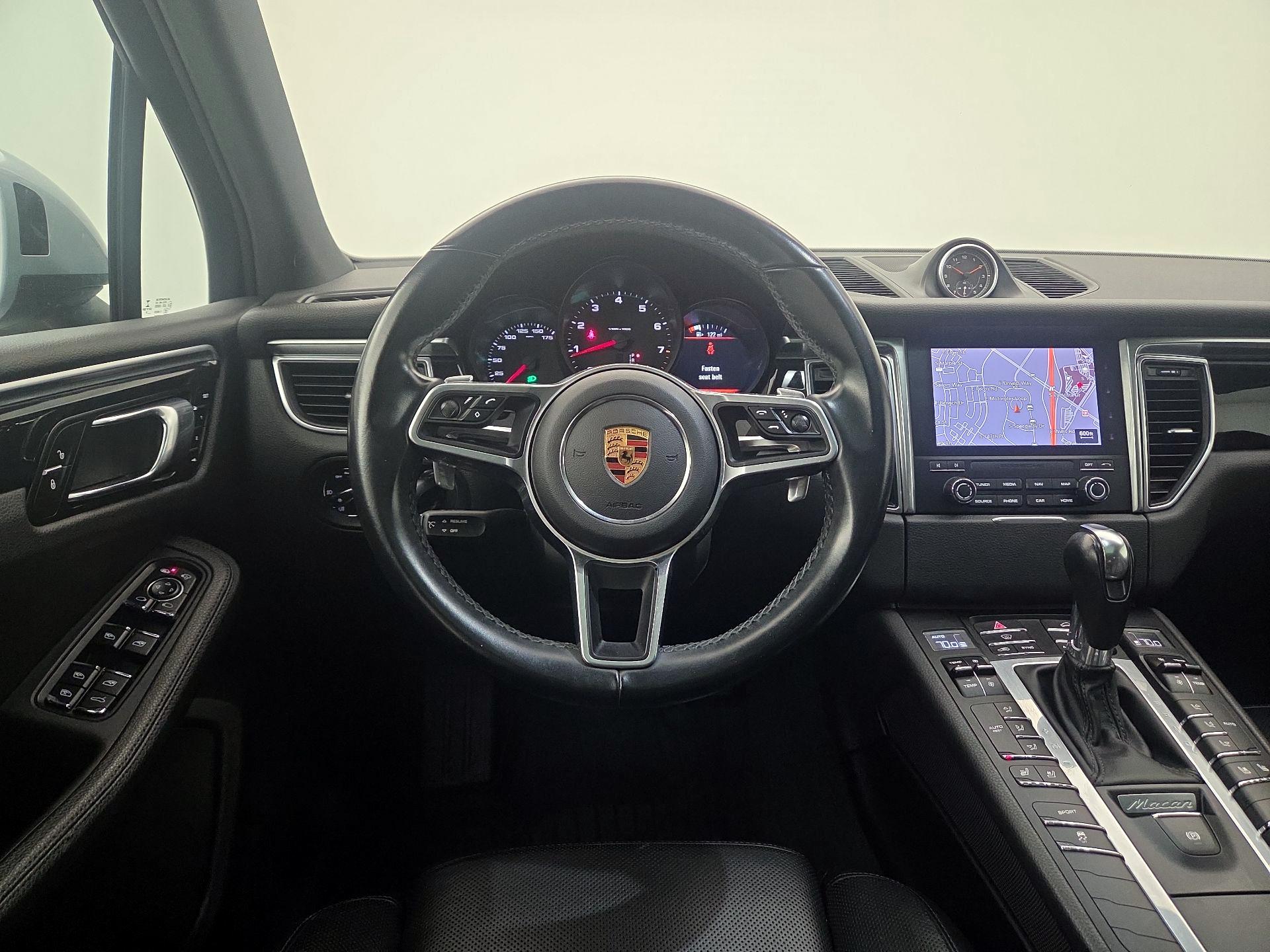 Thumbnail: 2018 Porsche Macan - 10