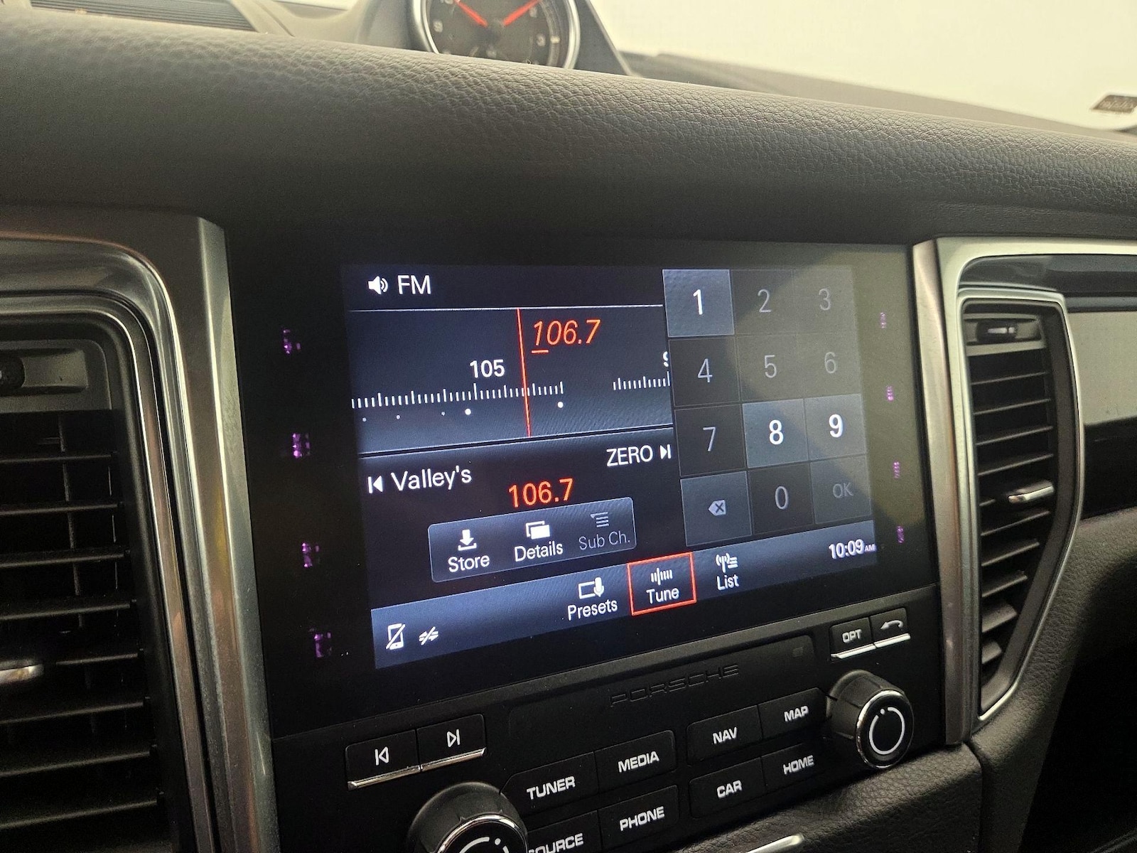 2018 Porsche Macan - Photo 17