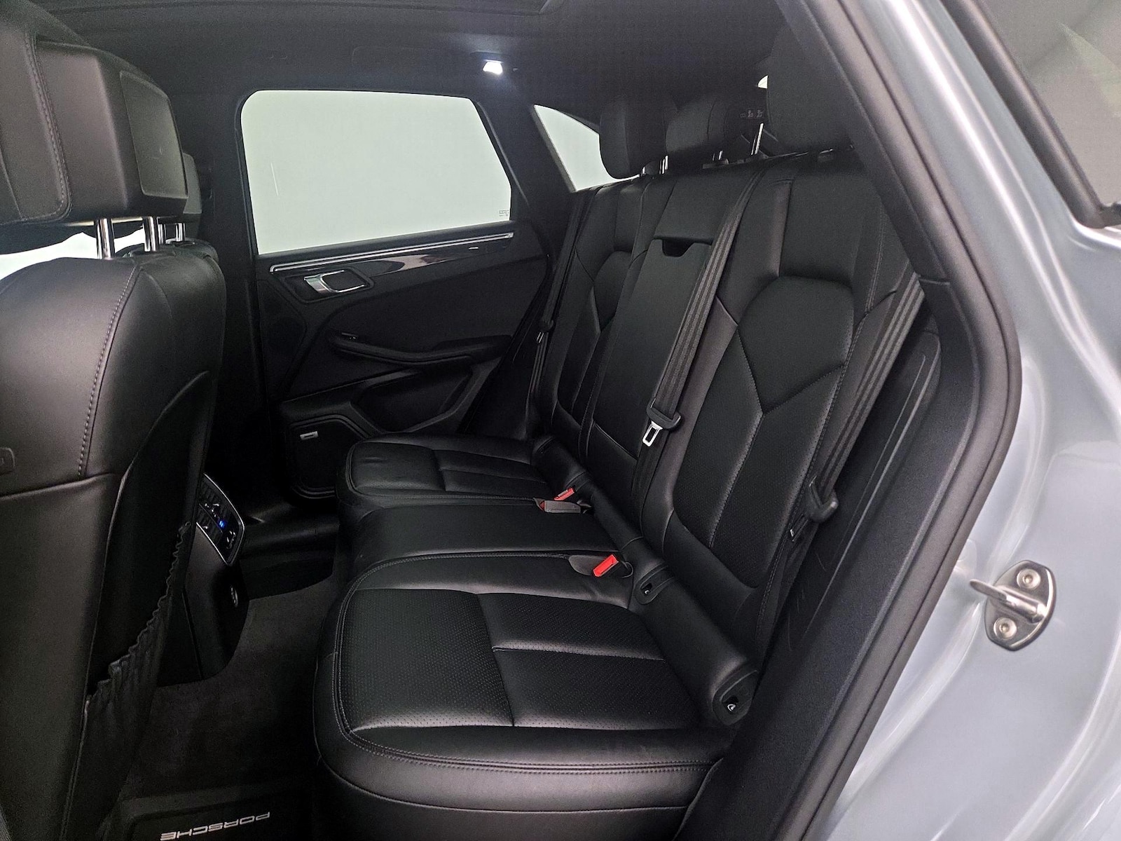 2018 Porsche Macan - Photo 22