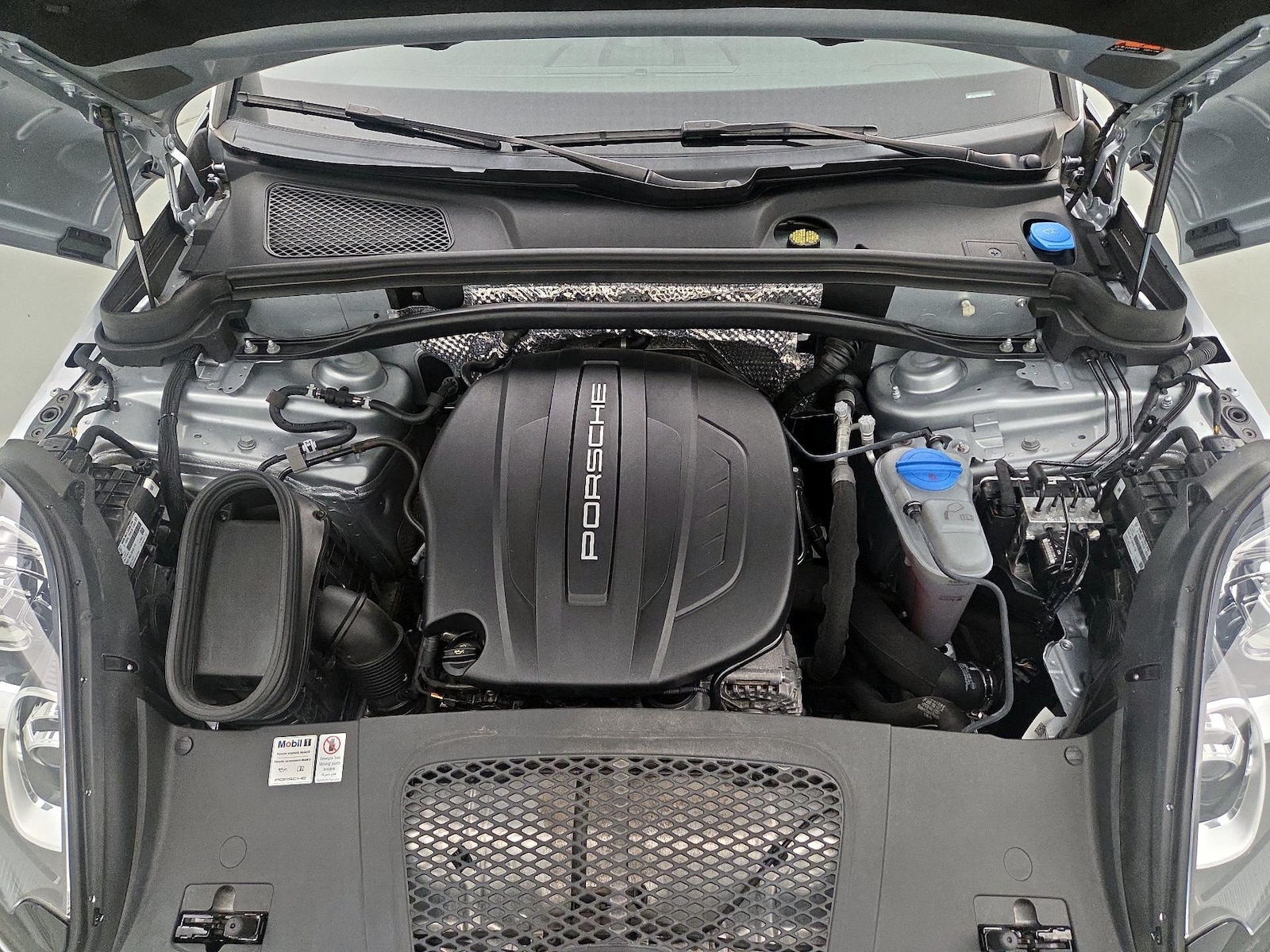 2018 Porsche Macan - Photo 24