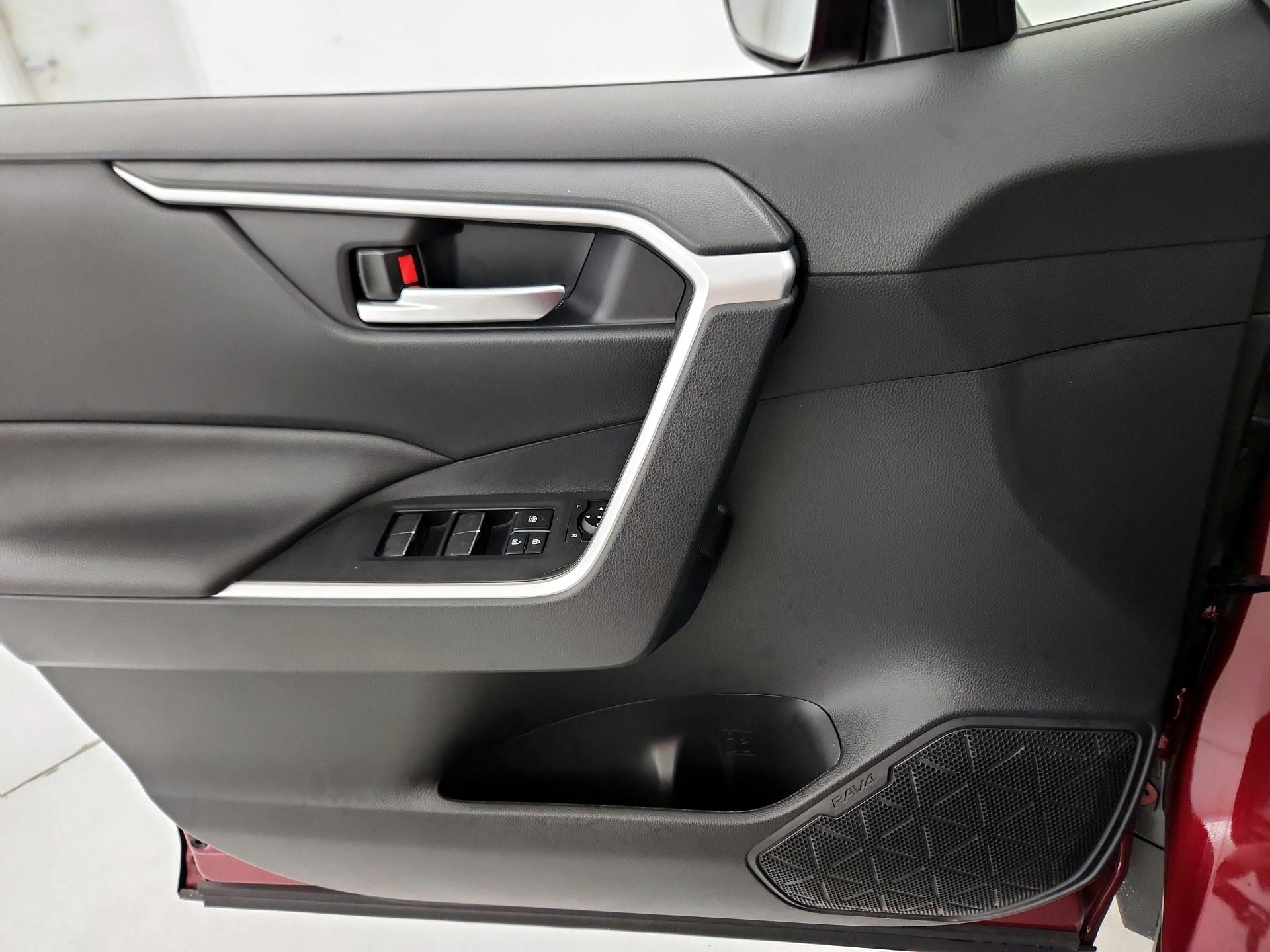 Thumbnail: 2025 Toyota RAV4 - 12