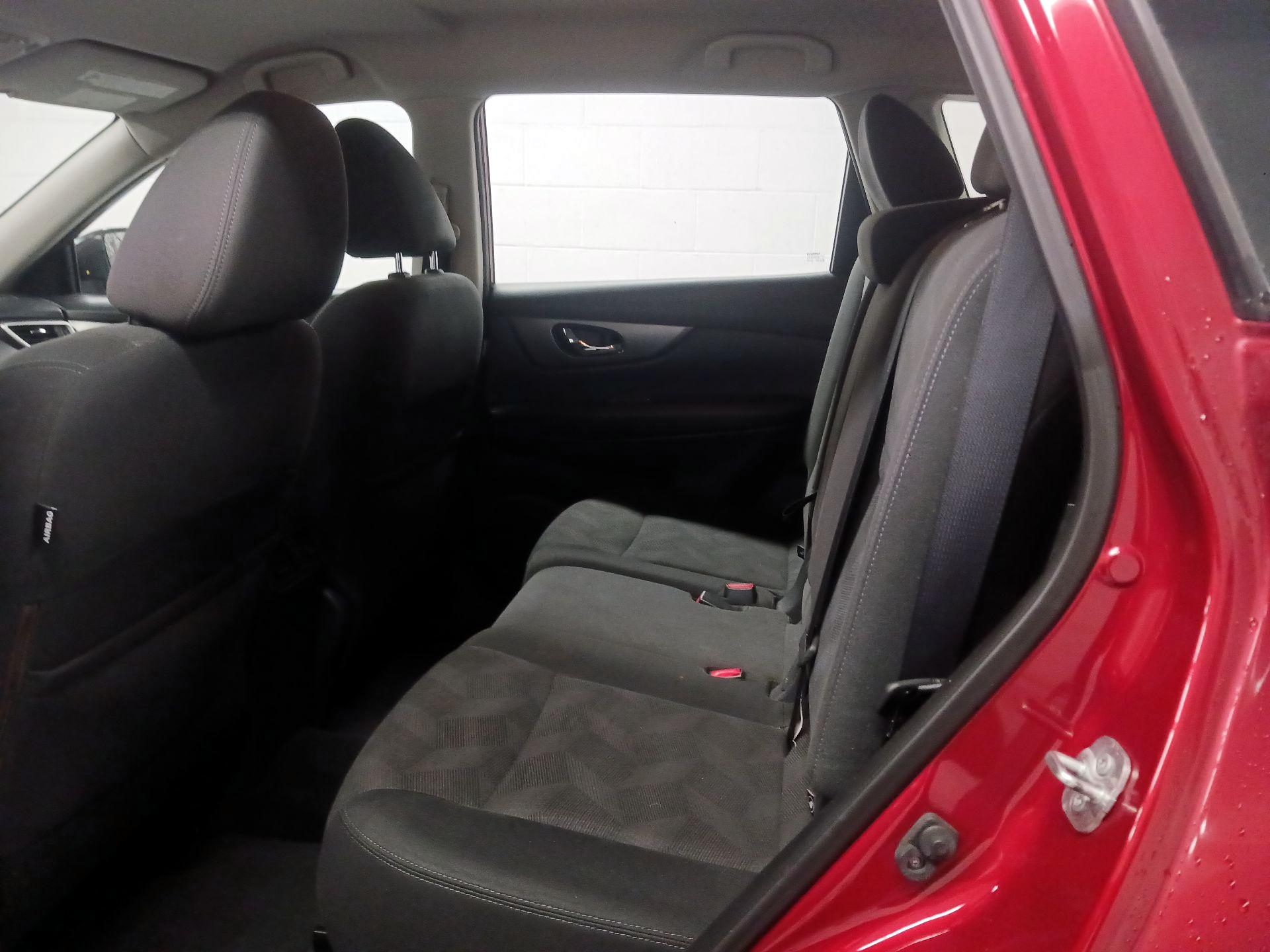 Thumbnail: 2016 Nissan Rogue - 17