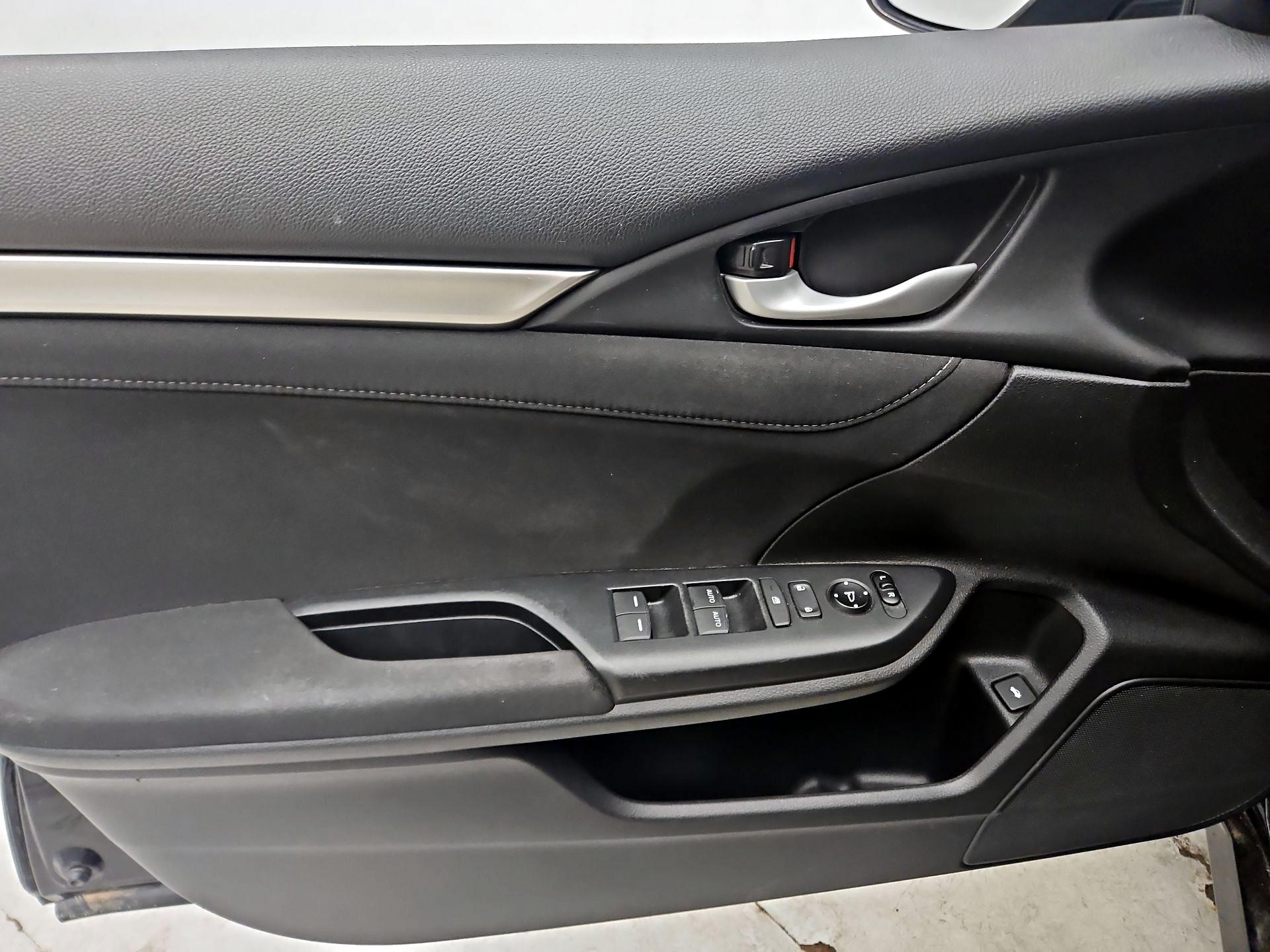 Thumbnail: 2016 Honda Civic - 12