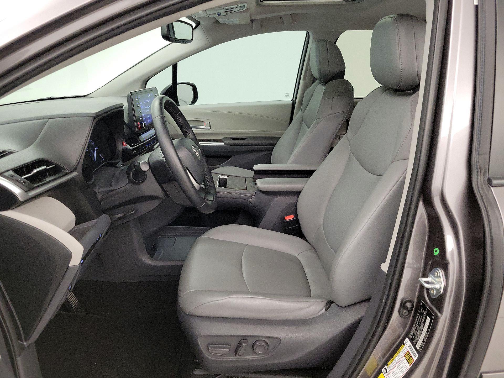 Thumbnail: 2021 Toyota Sienna - 11