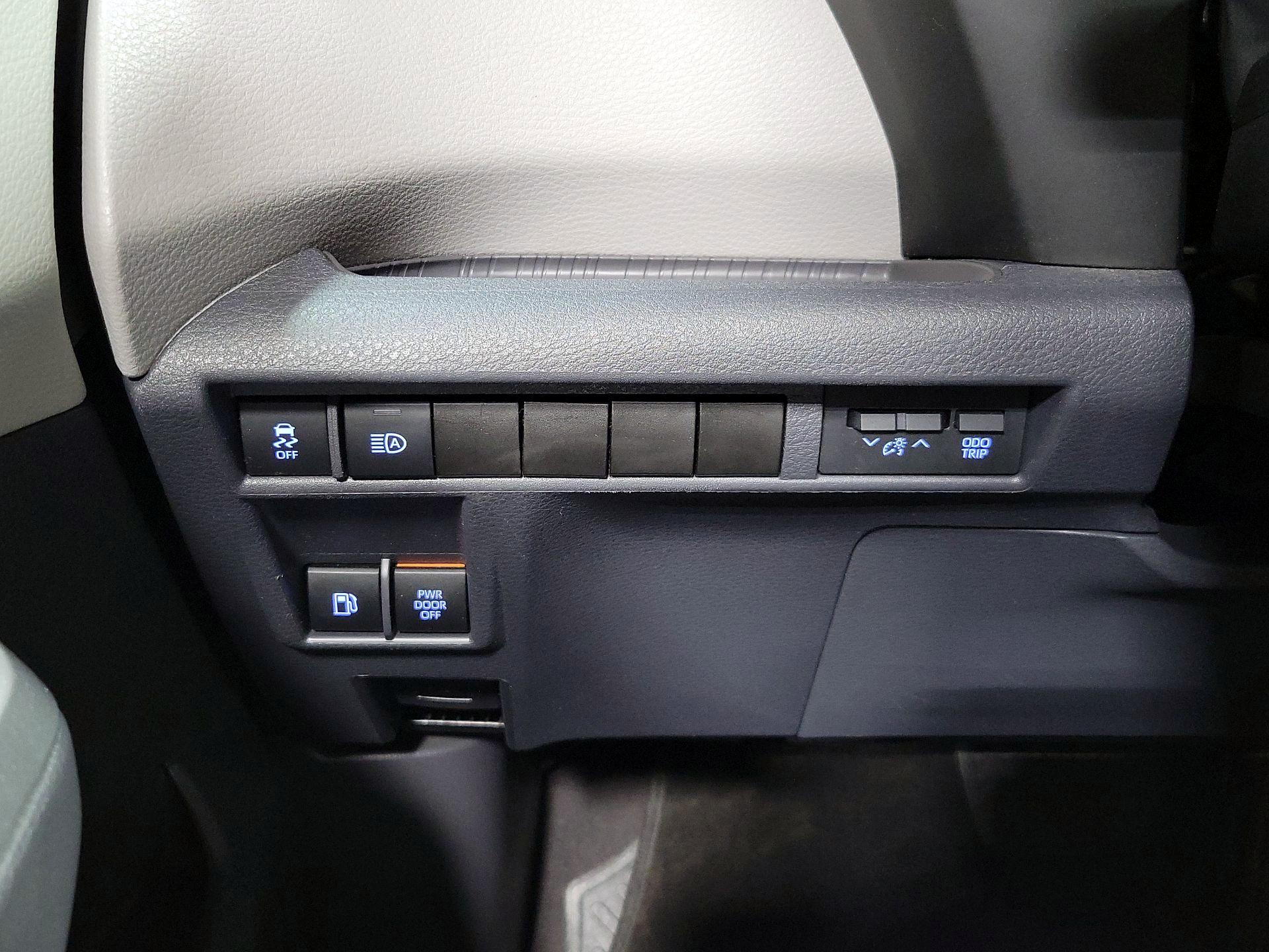Thumbnail: 2021 Toyota Sienna - 13