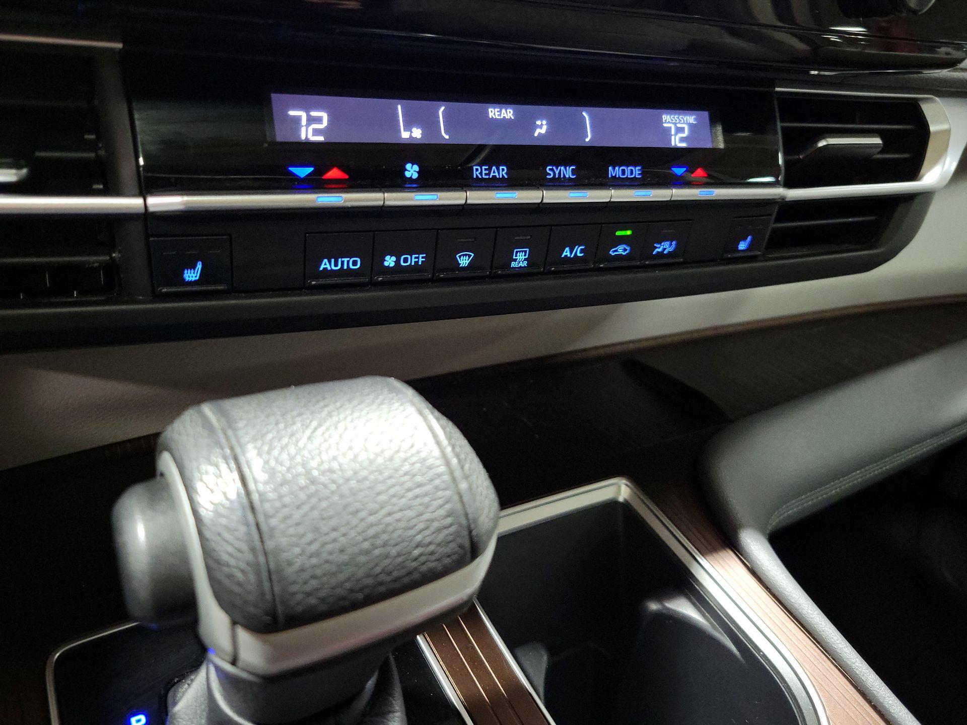 Thumbnail: 2021 Toyota Sienna - 16